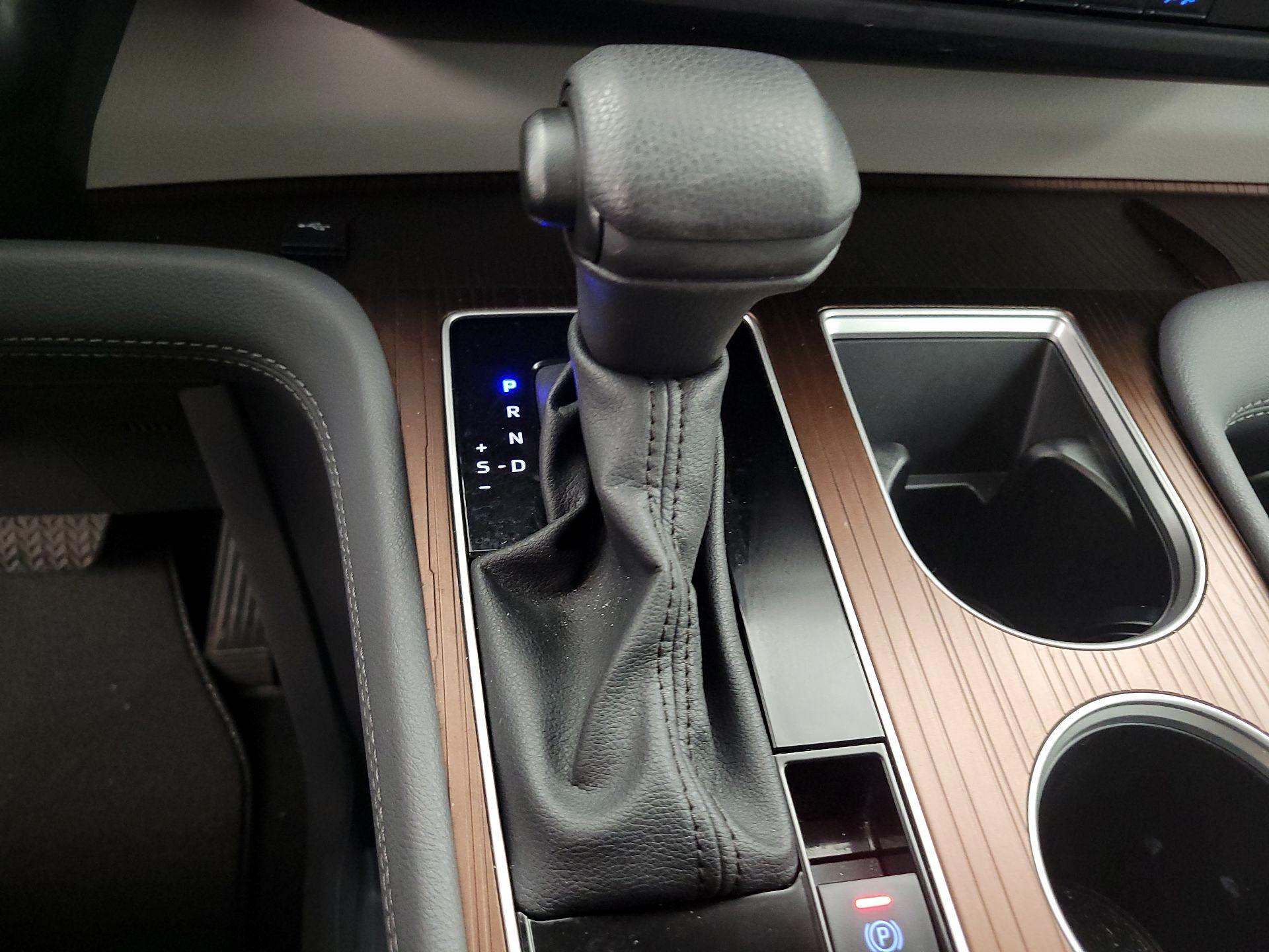 Thumbnail: 2024 Toyota Sienna - 17