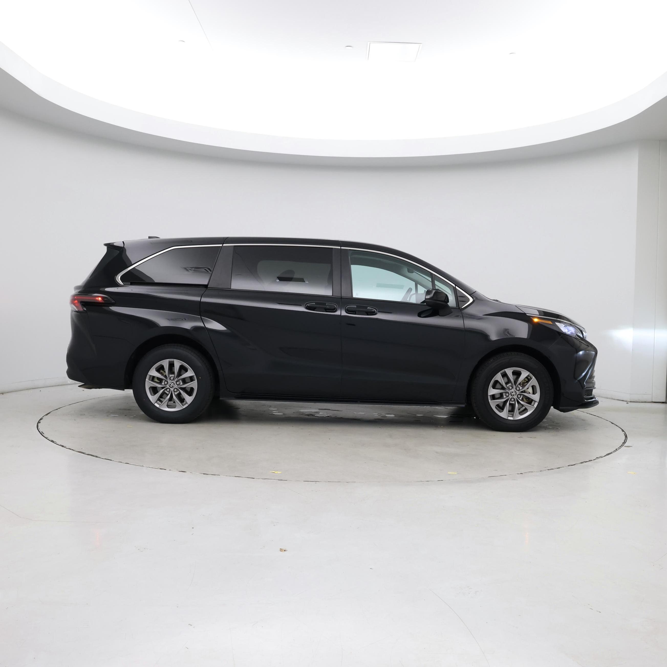 Thumbnail: 2024 Toyota Sienna - 7