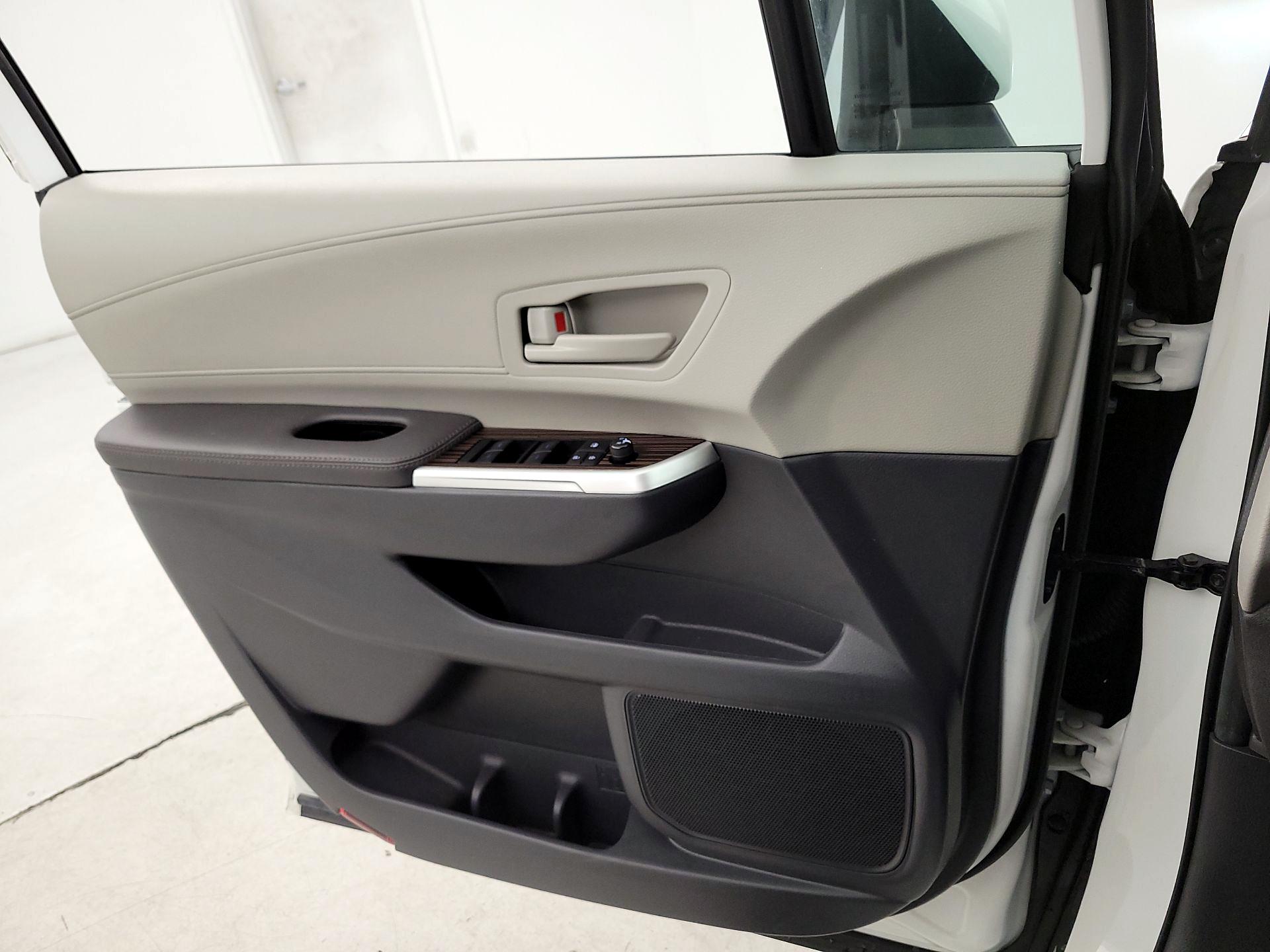 Thumbnail: 2024 Toyota Sienna - 12