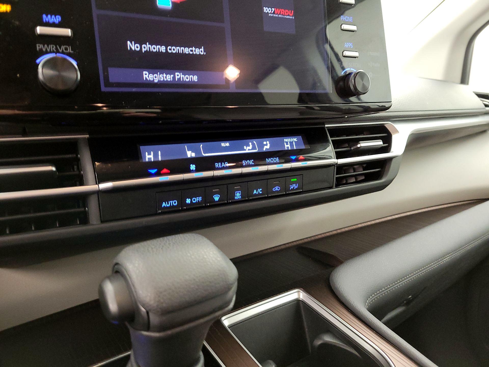 Thumbnail: 2024 Toyota Sienna - 16