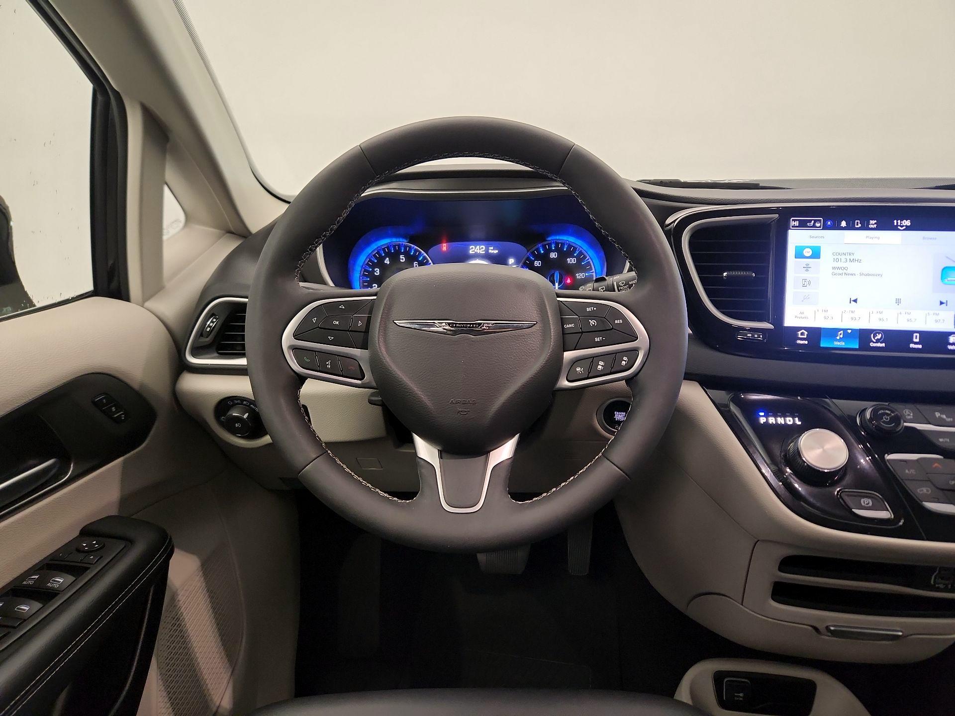 Thumbnail: 2024 Chrysler Pacifica - 10