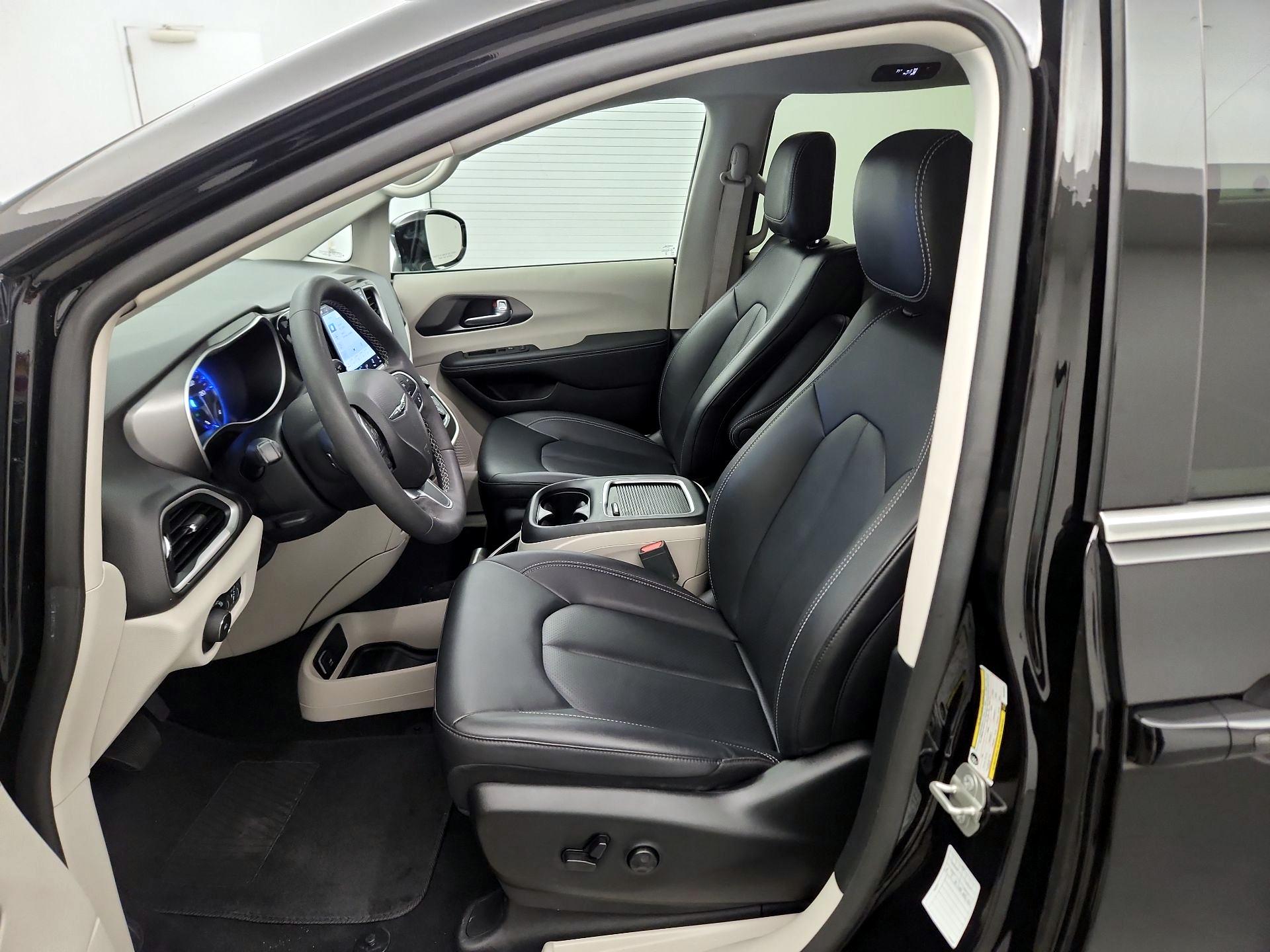 Thumbnail: 2024 Chrysler Pacifica - 11