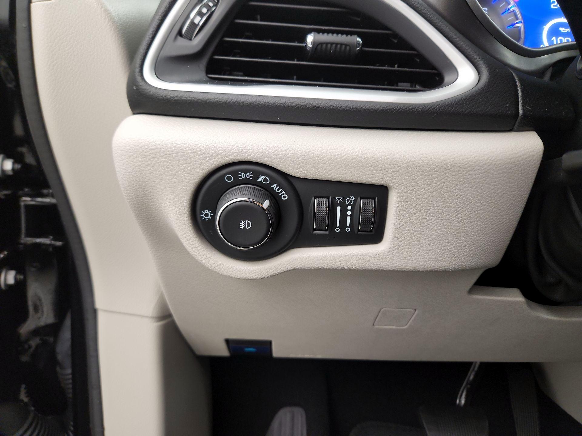 Thumbnail: 2024 Chrysler Pacifica - 13