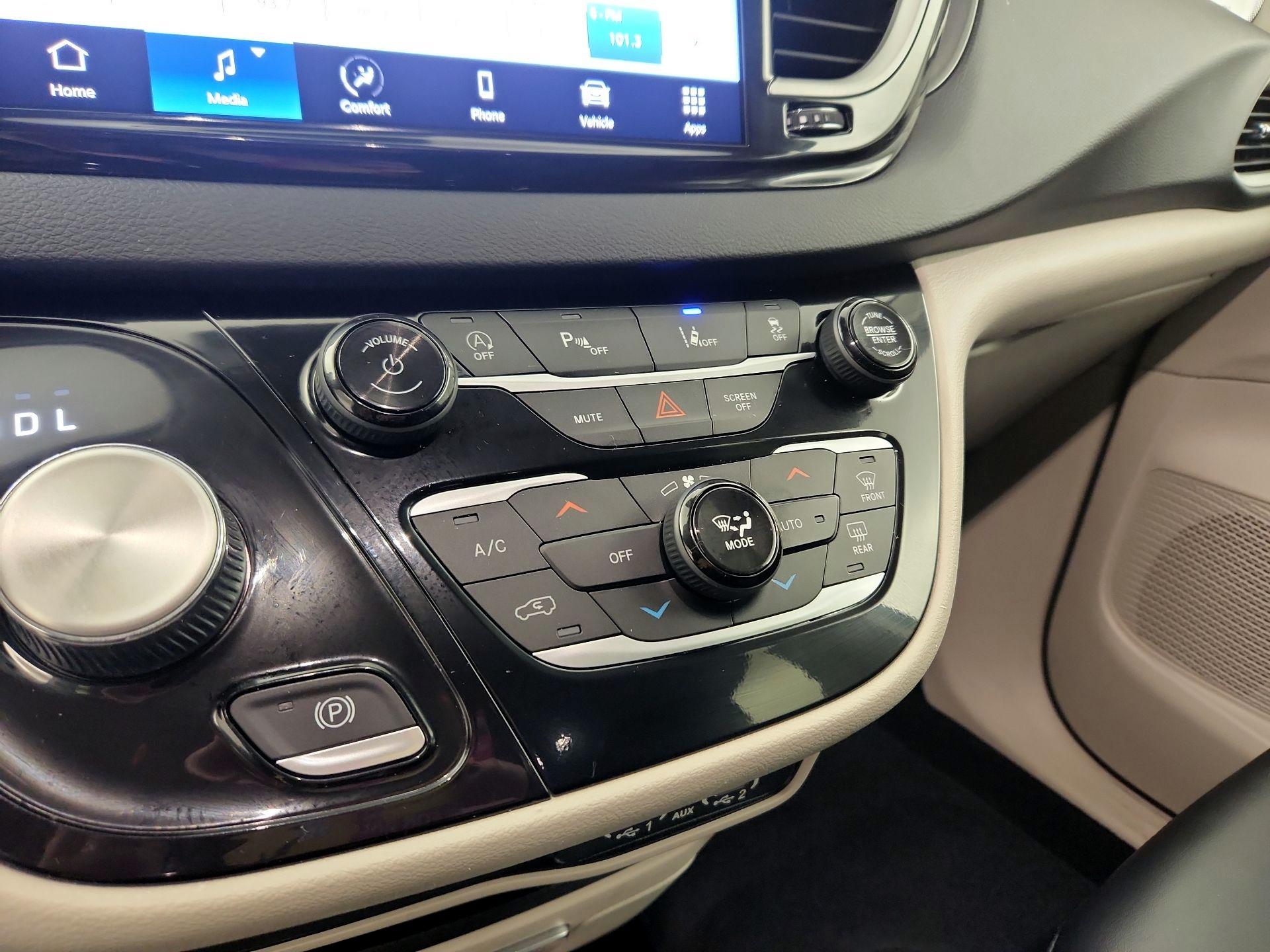 Thumbnail: 2024 Chrysler Pacifica - 16