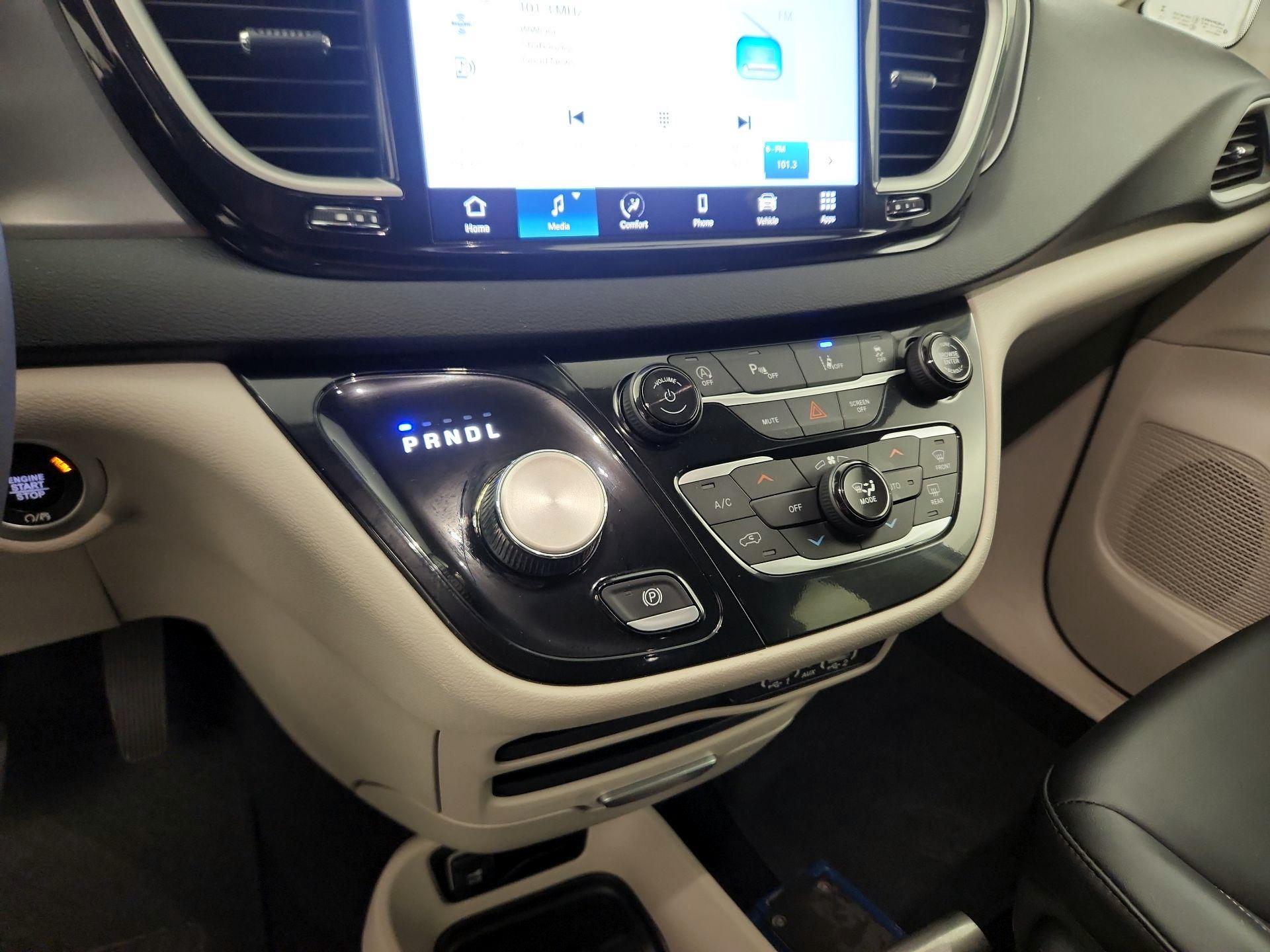 Thumbnail: 2024 Chrysler Pacifica - 17