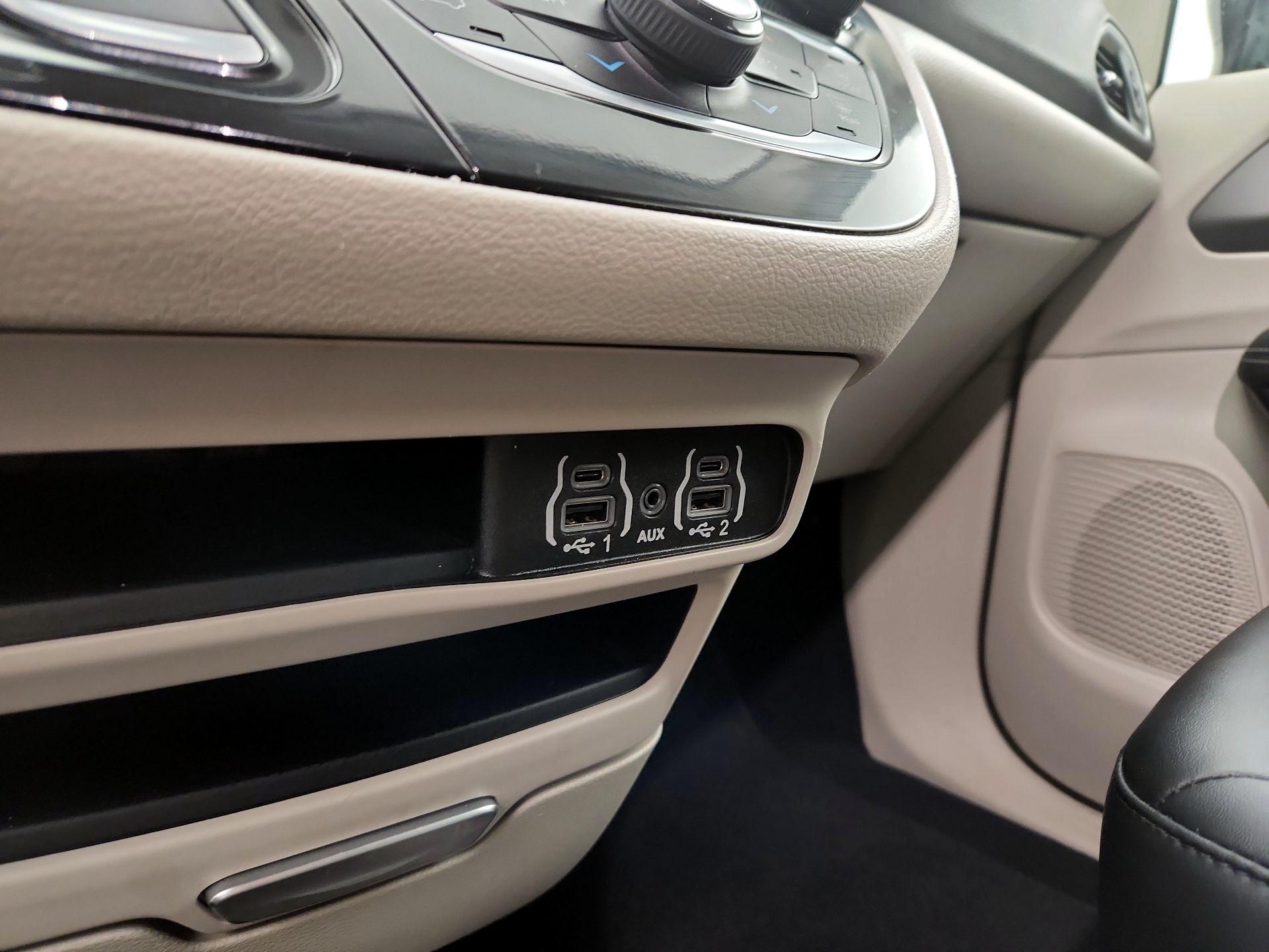 Thumbnail: 2024 Chrysler Pacifica - 18