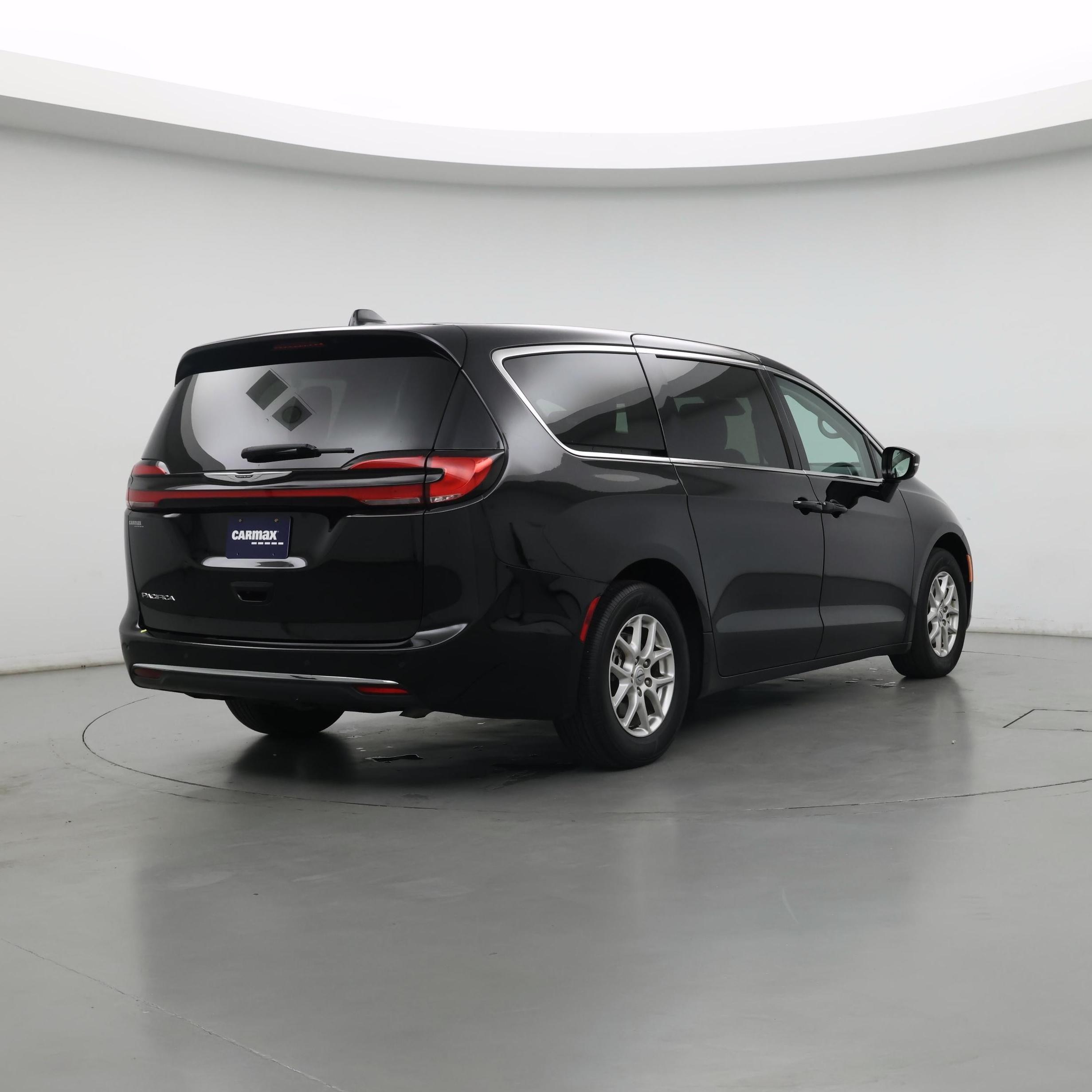 Thumbnail: 2024 Chrysler Pacifica - 8