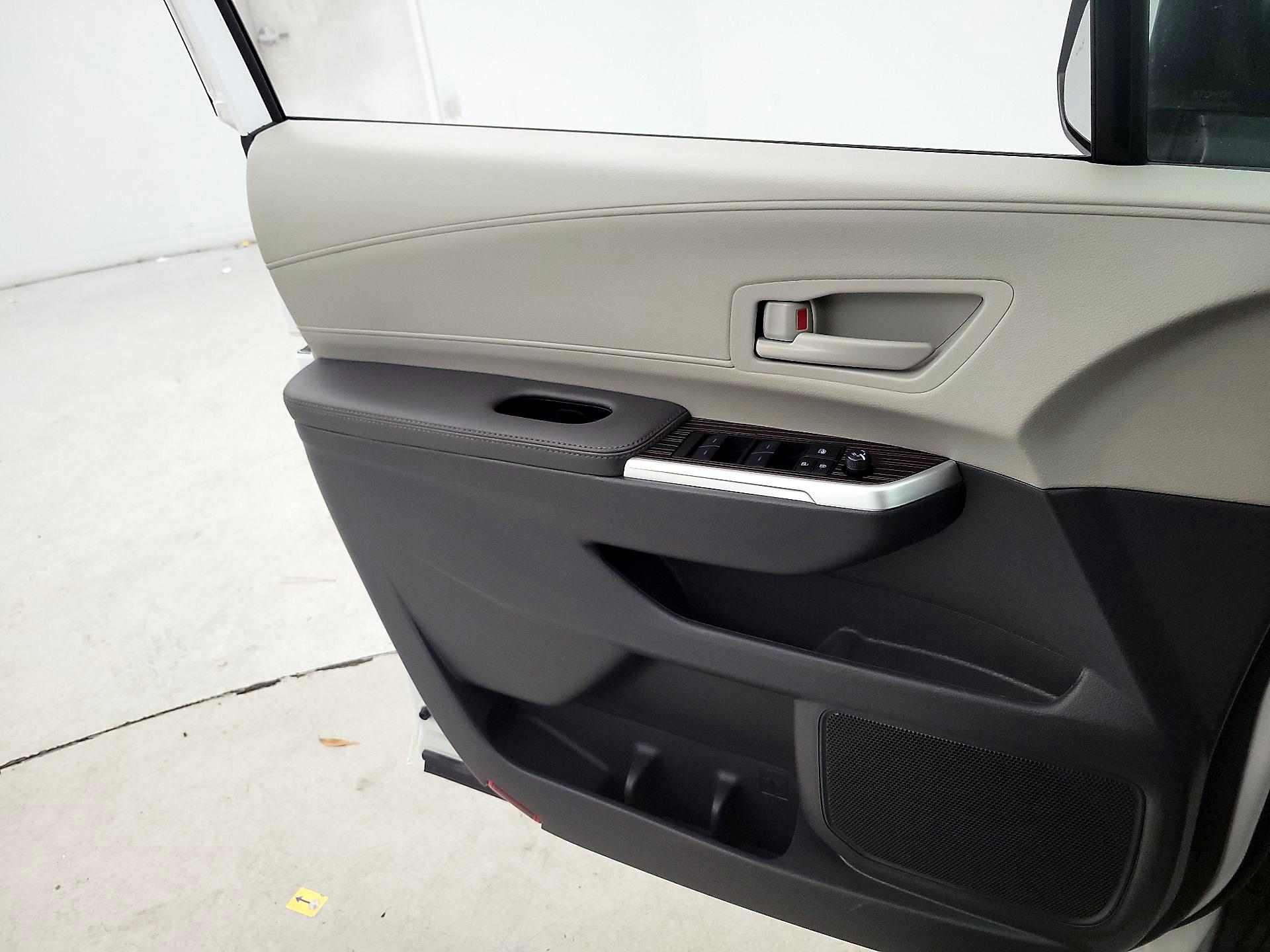 Thumbnail: 2024 Toyota Sienna - 12