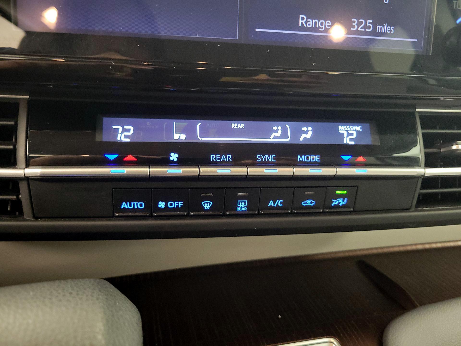 Thumbnail: 2024 Toyota Sienna - 16