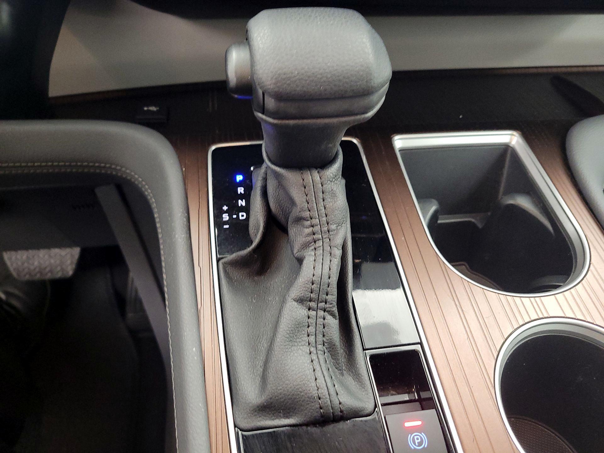 Thumbnail: 2024 Toyota Sienna - 17