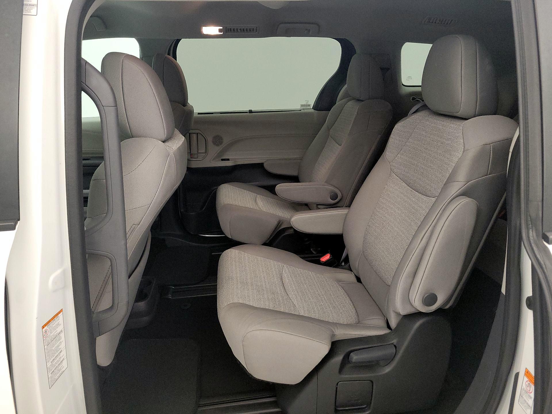 Thumbnail: 2024 Toyota Sienna - 18