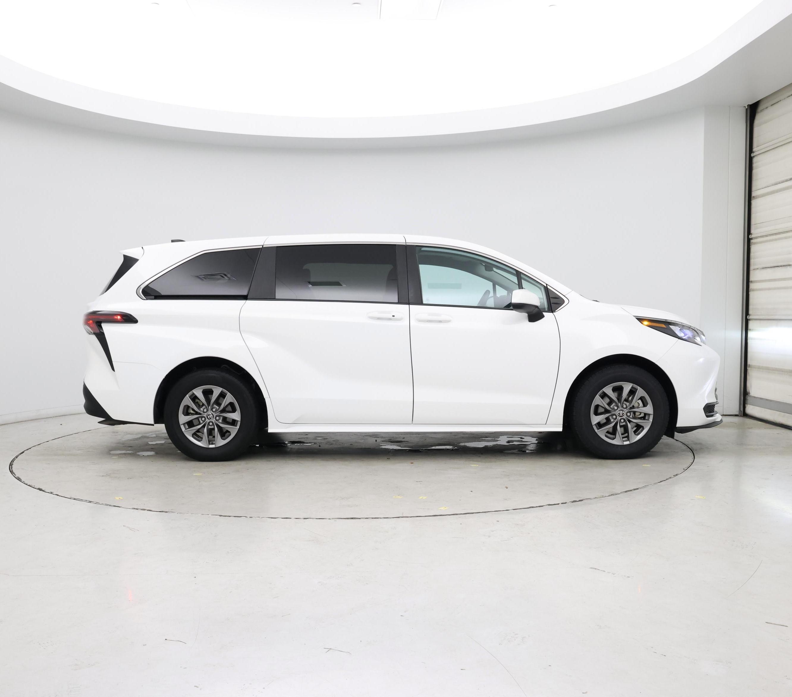 Thumbnail: 2024 Toyota Sienna - 7