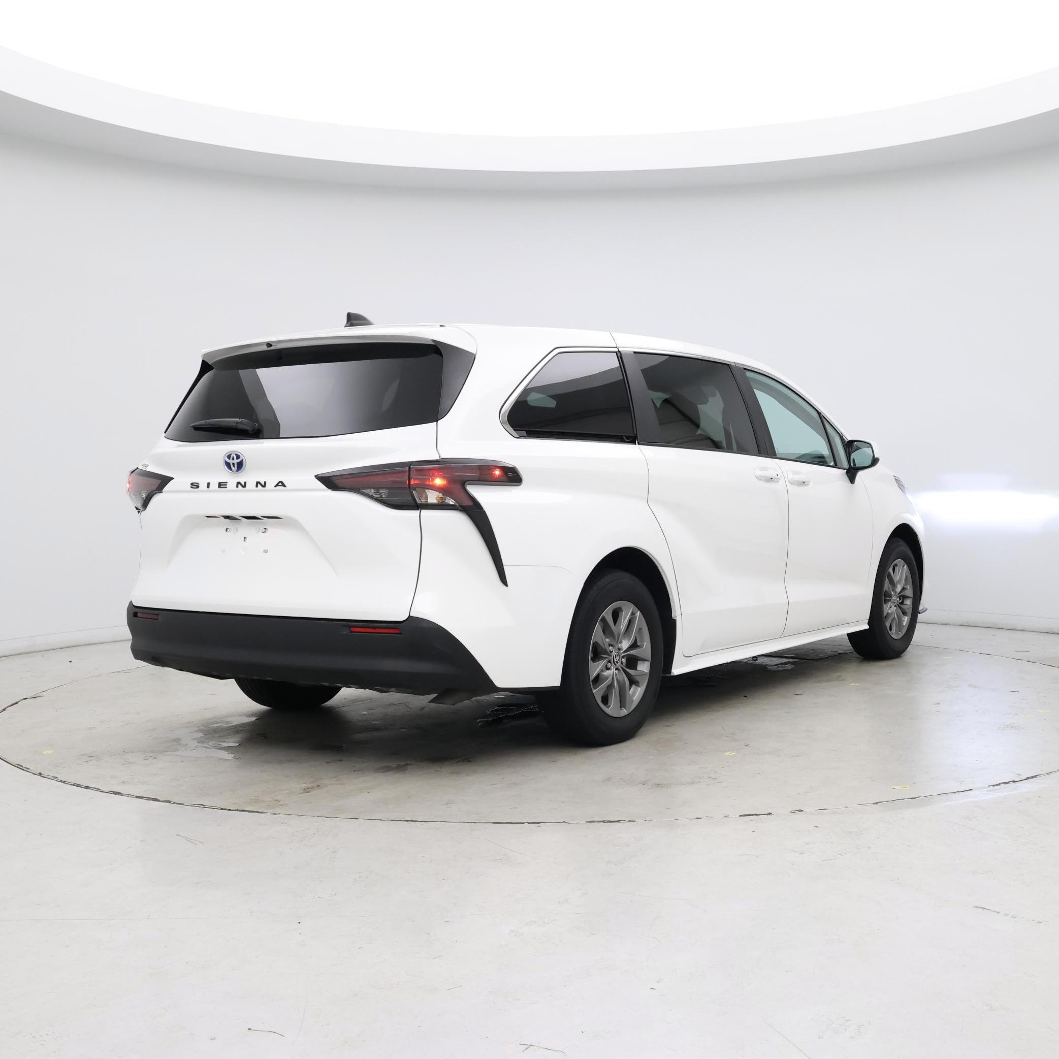 Thumbnail: 2024 Toyota Sienna - 8