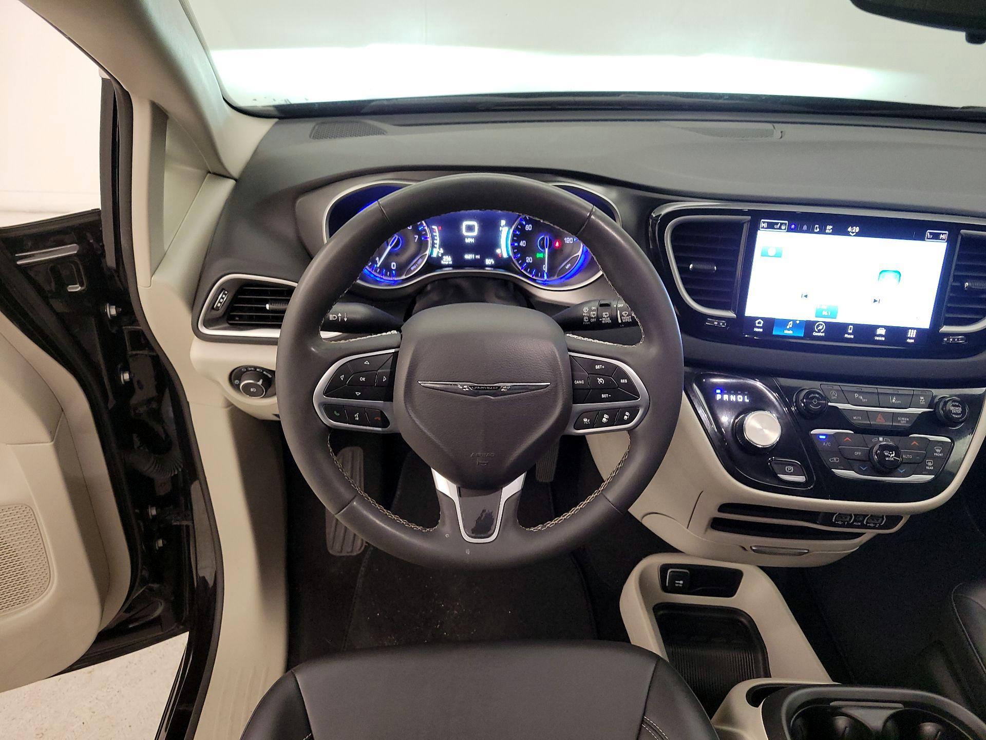 Thumbnail: 2024 Chrysler Pacifica - 10