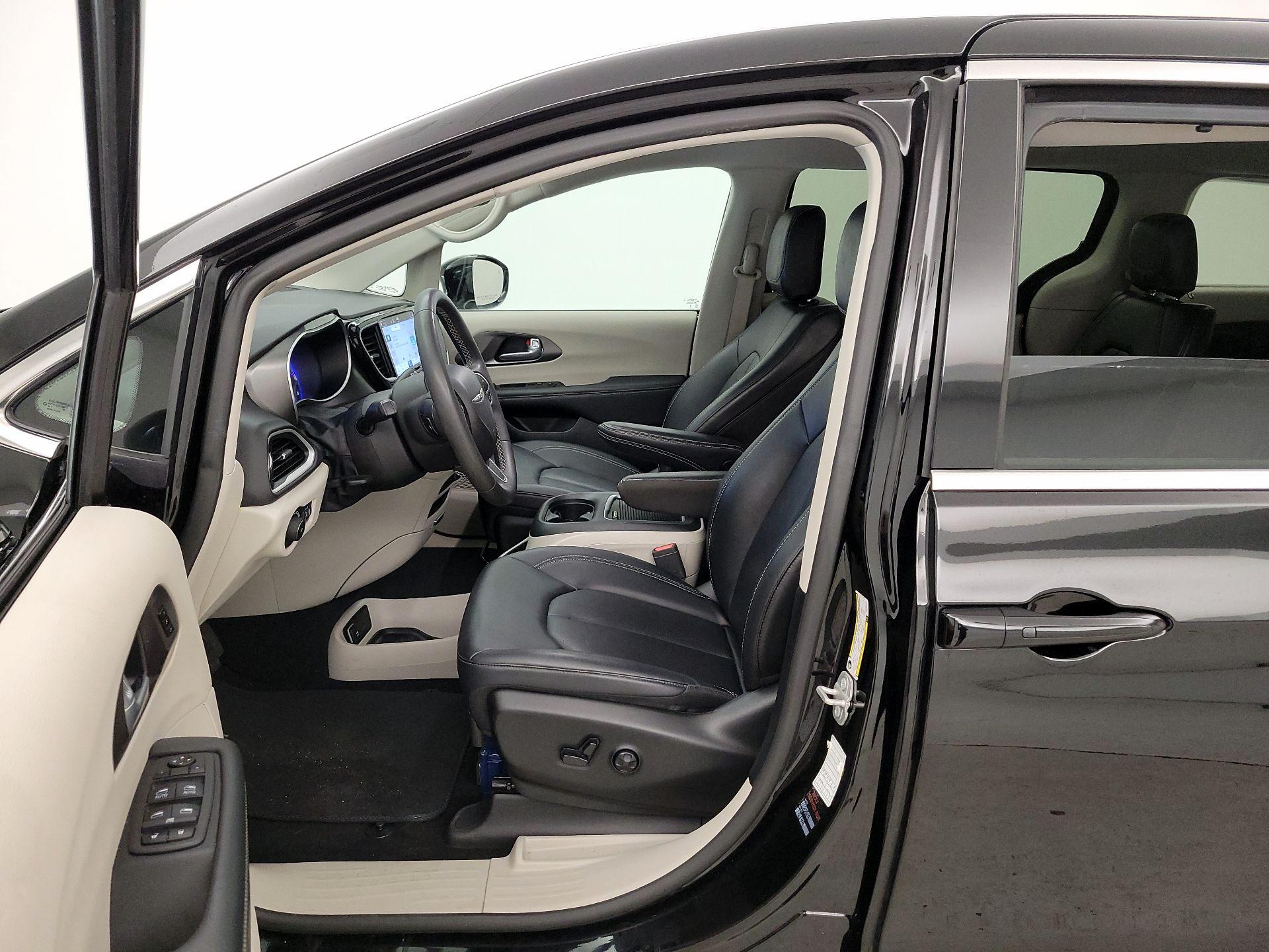 Thumbnail: 2024 Chrysler Pacifica - 11