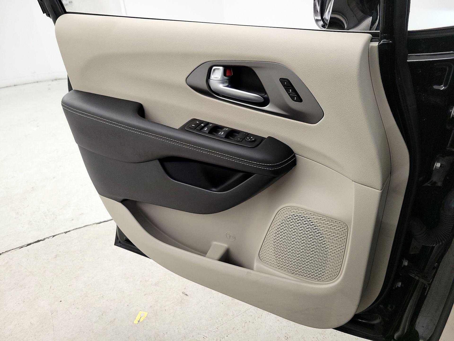 Thumbnail: 2024 Chrysler Pacifica - 12