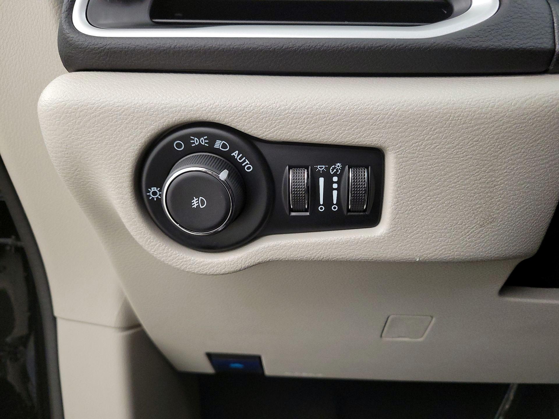 Thumbnail: 2024 Chrysler Pacifica - 13