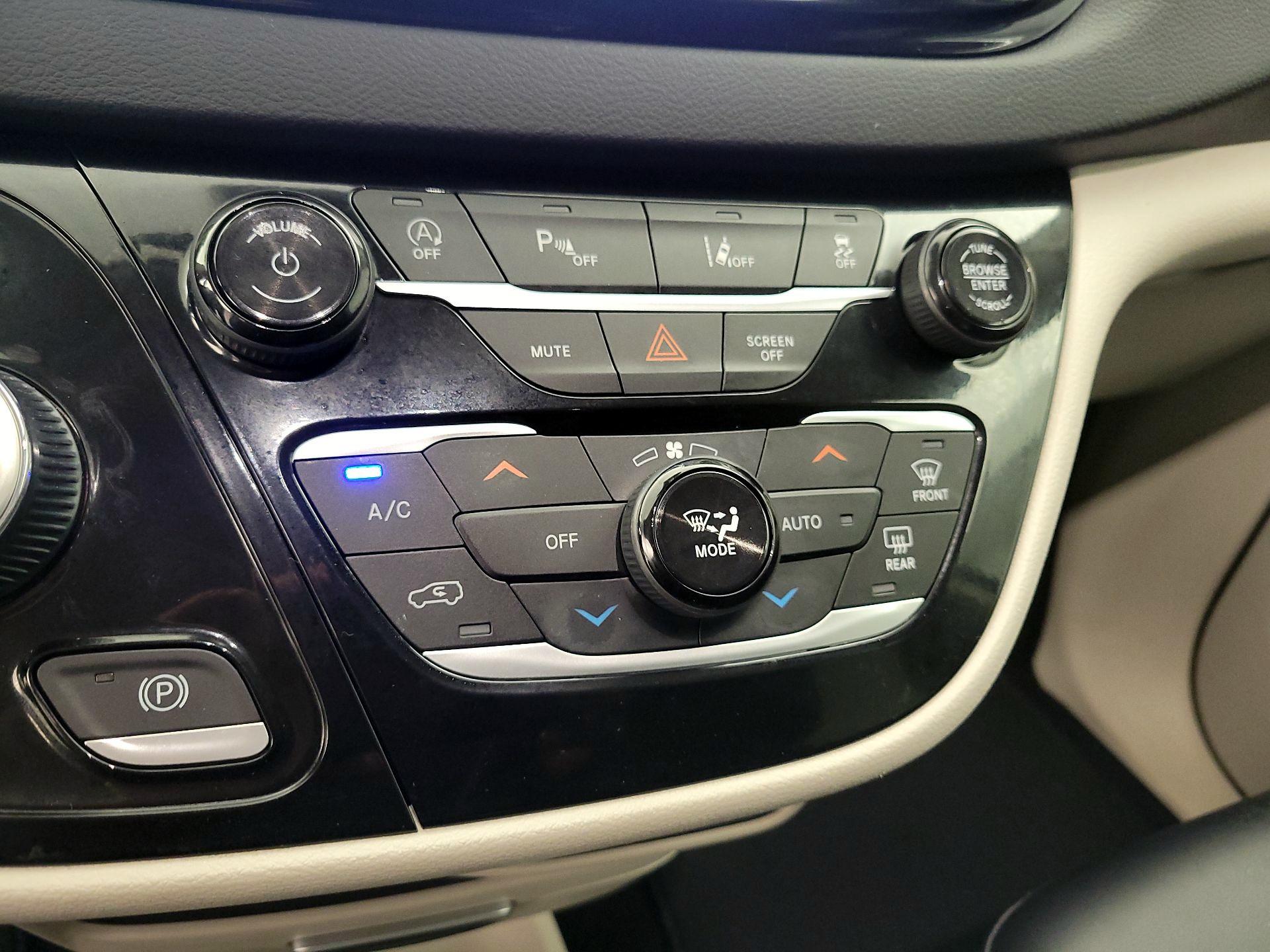 Thumbnail: 2024 Chrysler Pacifica - 16