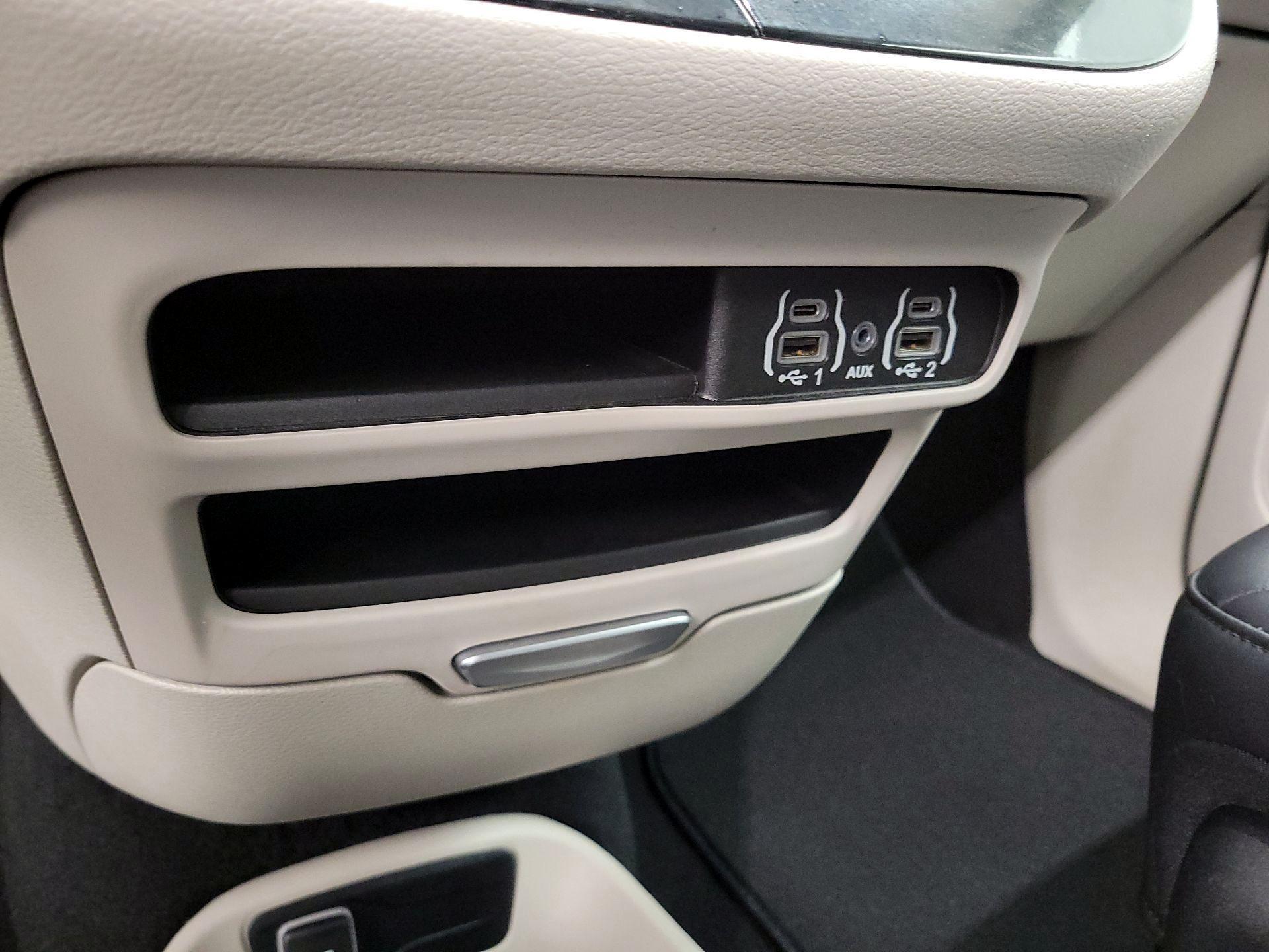 Thumbnail: 2024 Chrysler Pacifica - 18