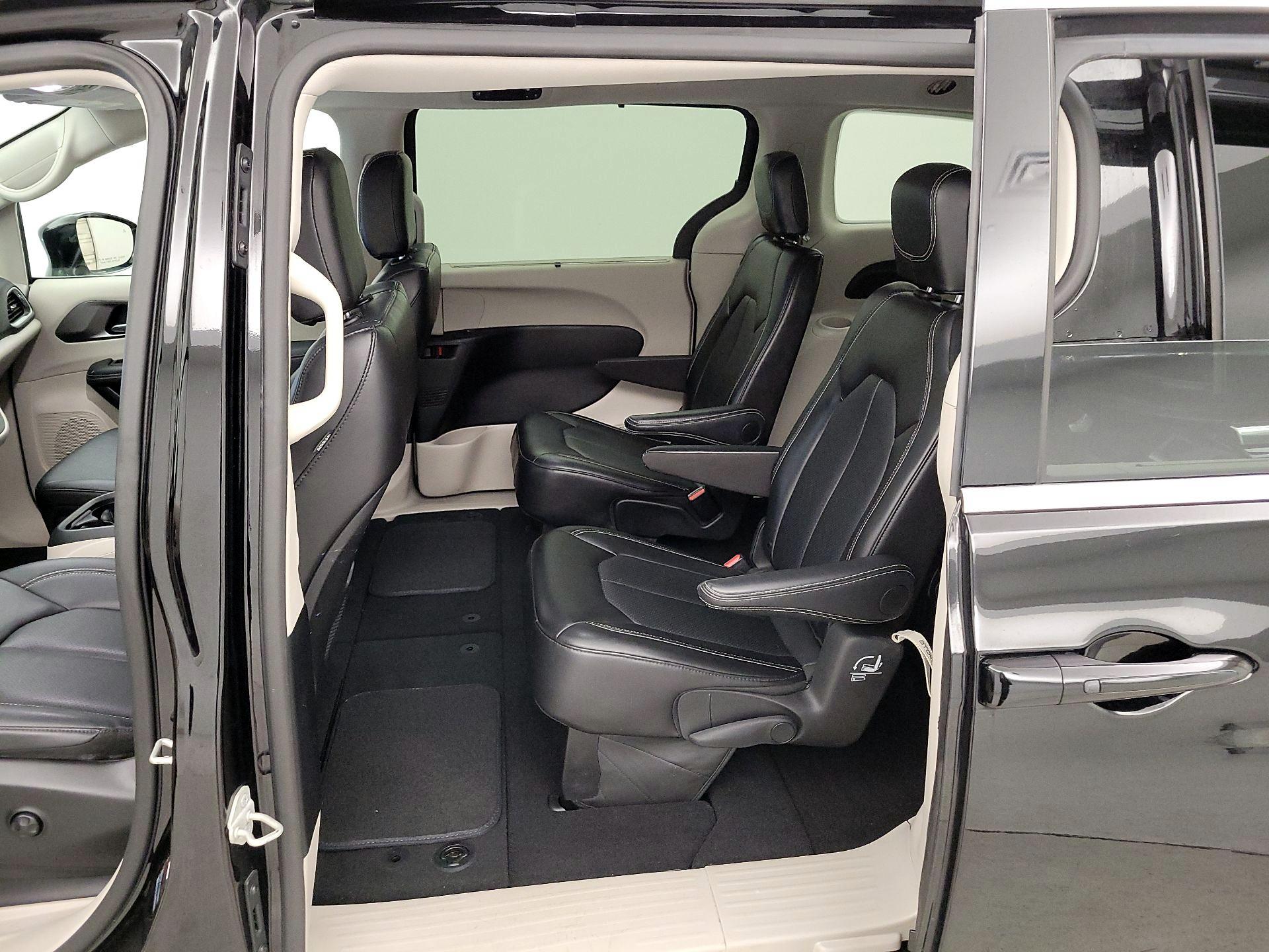 Thumbnail: 2024 Chrysler Pacifica - 19