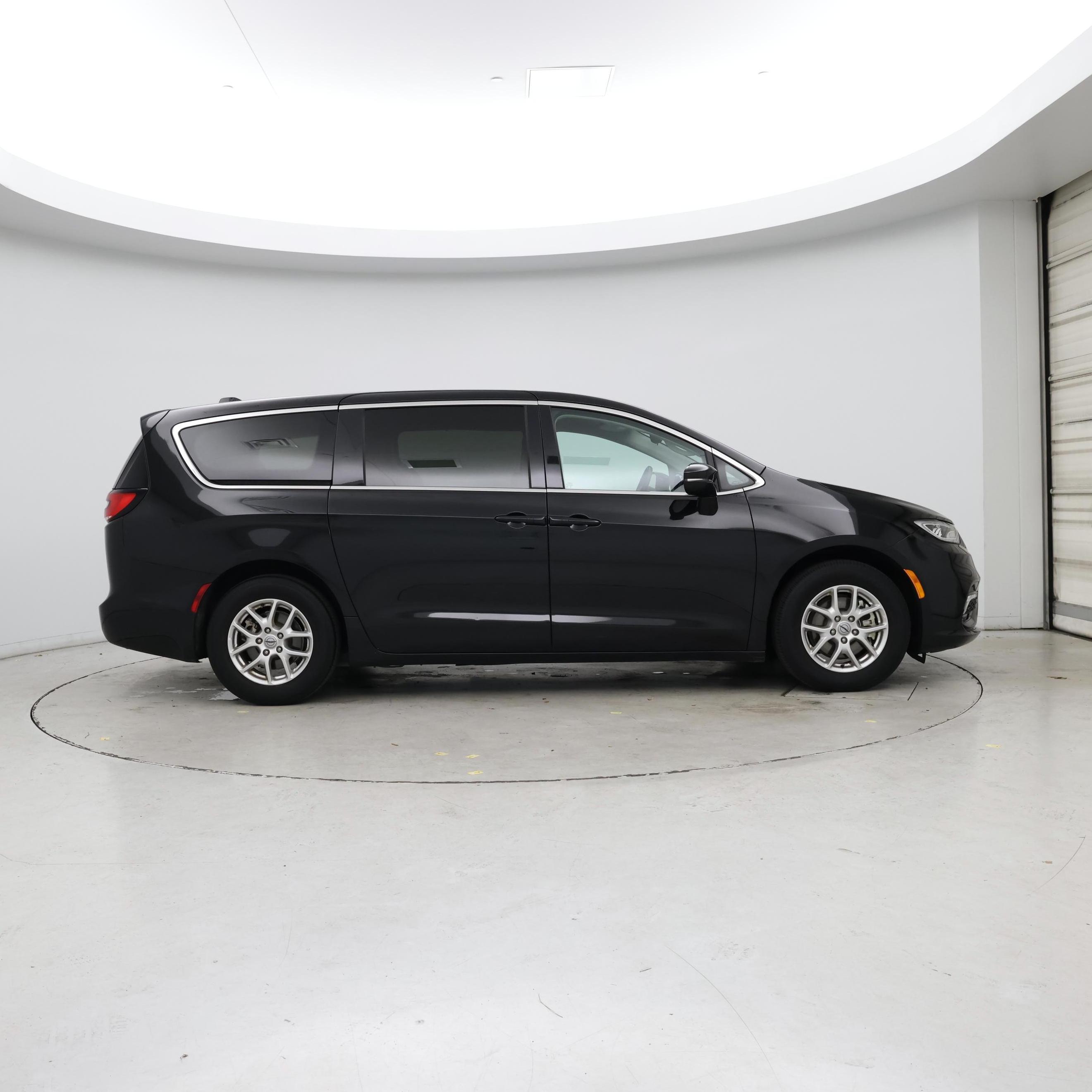 Thumbnail: 2024 Chrysler Pacifica - 7