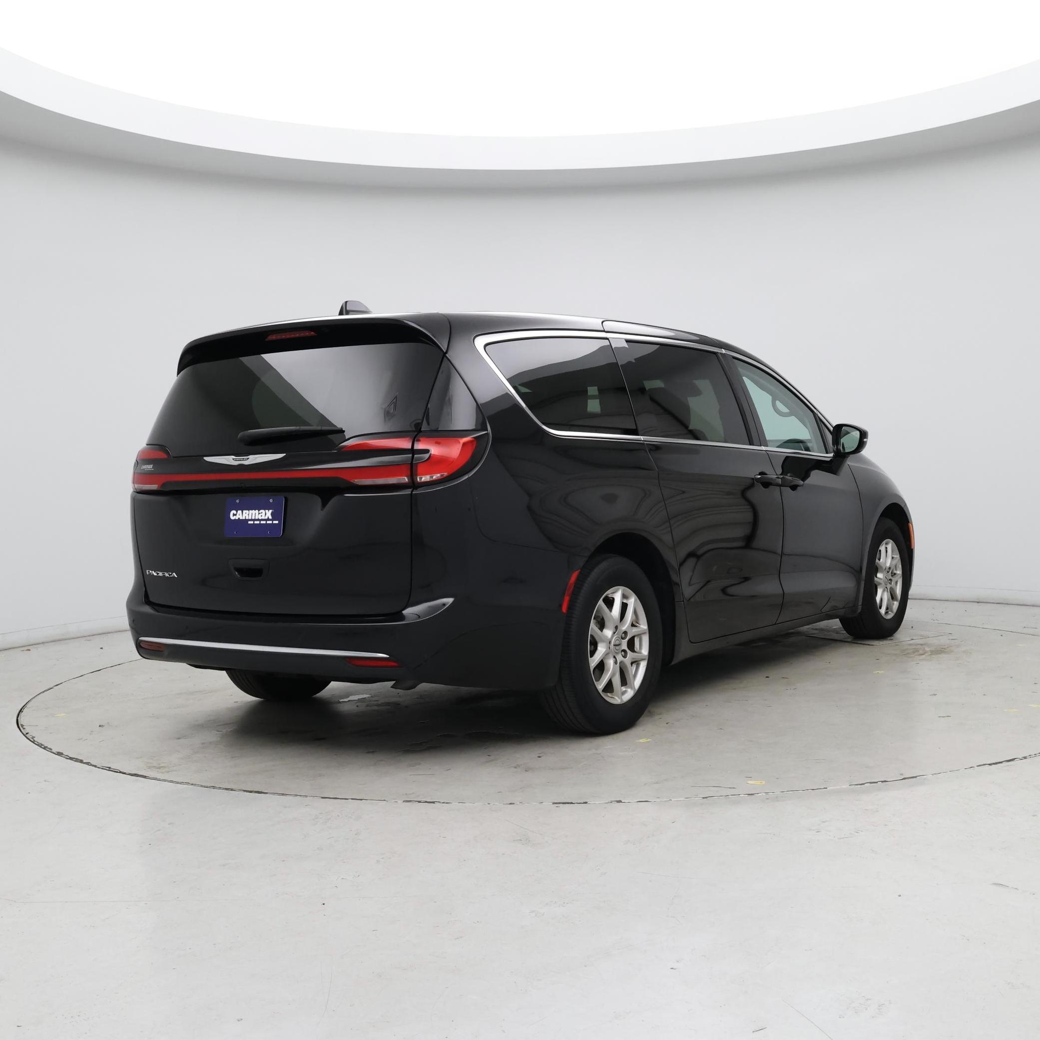 Thumbnail: 2024 Chrysler Pacifica - 8