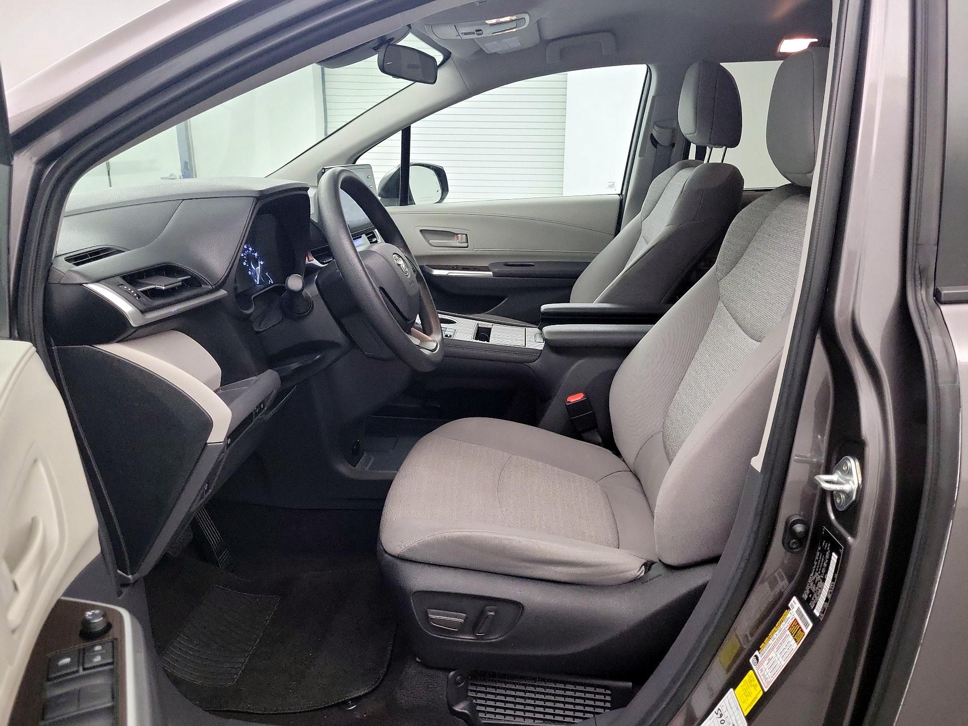 Thumbnail: 2024 Toyota Sienna - 9