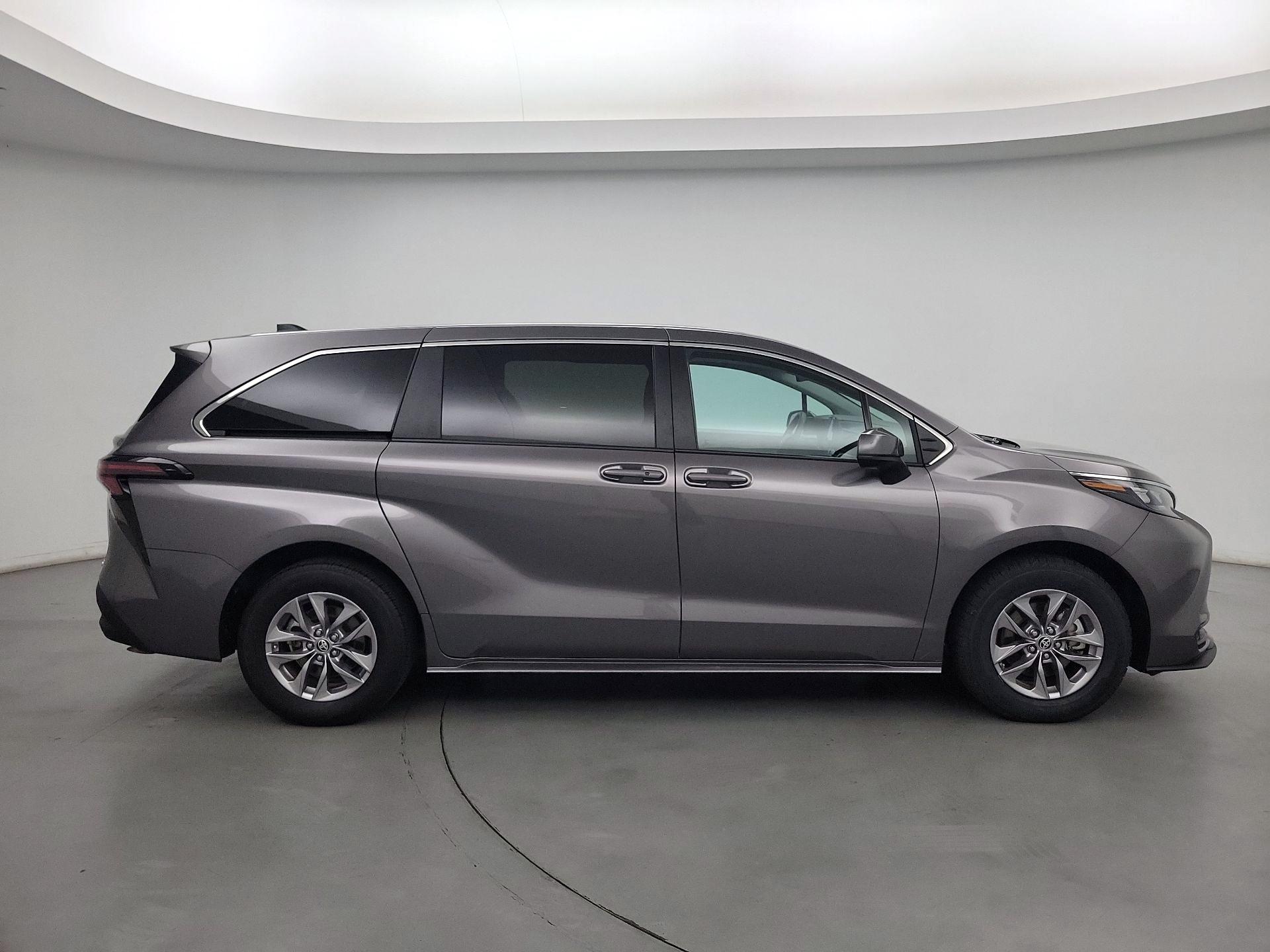 Thumbnail: 2024 Toyota Sienna - 4