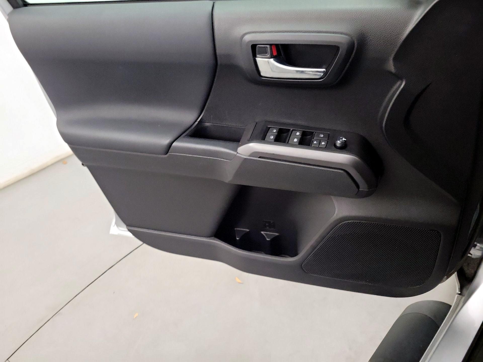 Thumbnail: 2022 Toyota Tacoma - 10