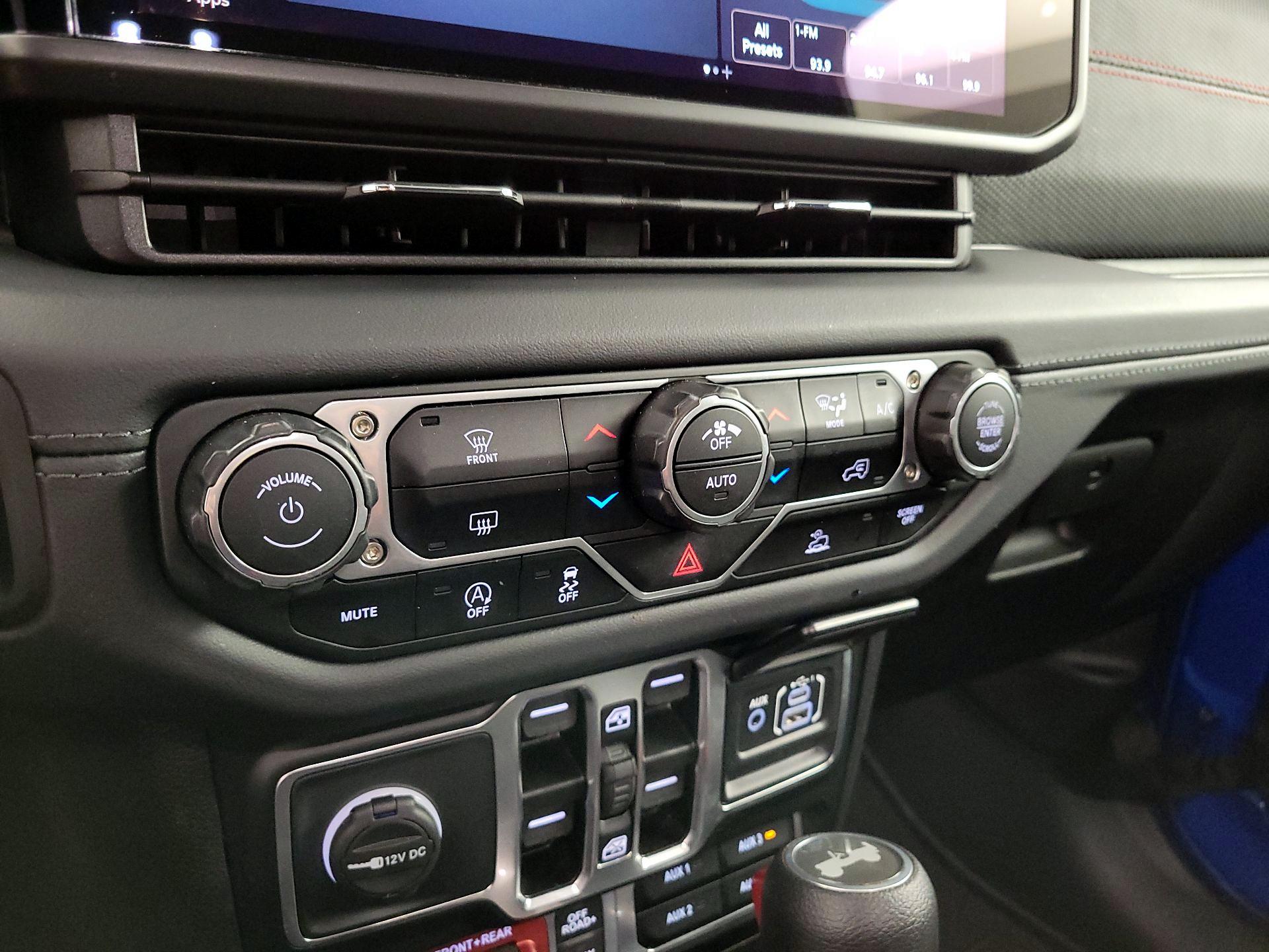 Thumbnail: 2025 Jeep Wrangler - 16