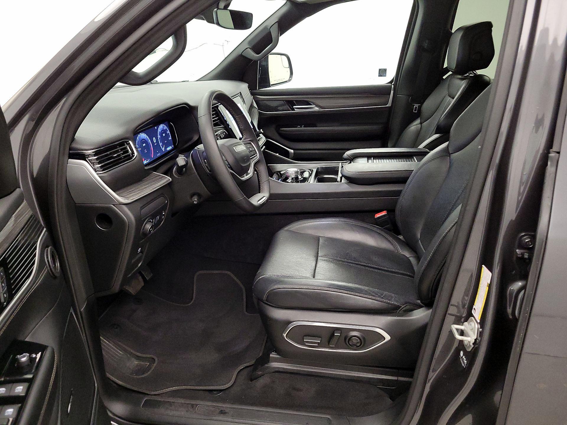 Thumbnail: 2024 Jeep Wagoneer - 11