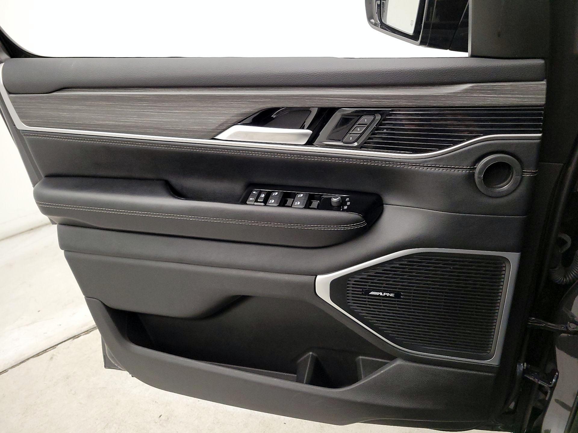 Thumbnail: 2024 Jeep Wagoneer - 12