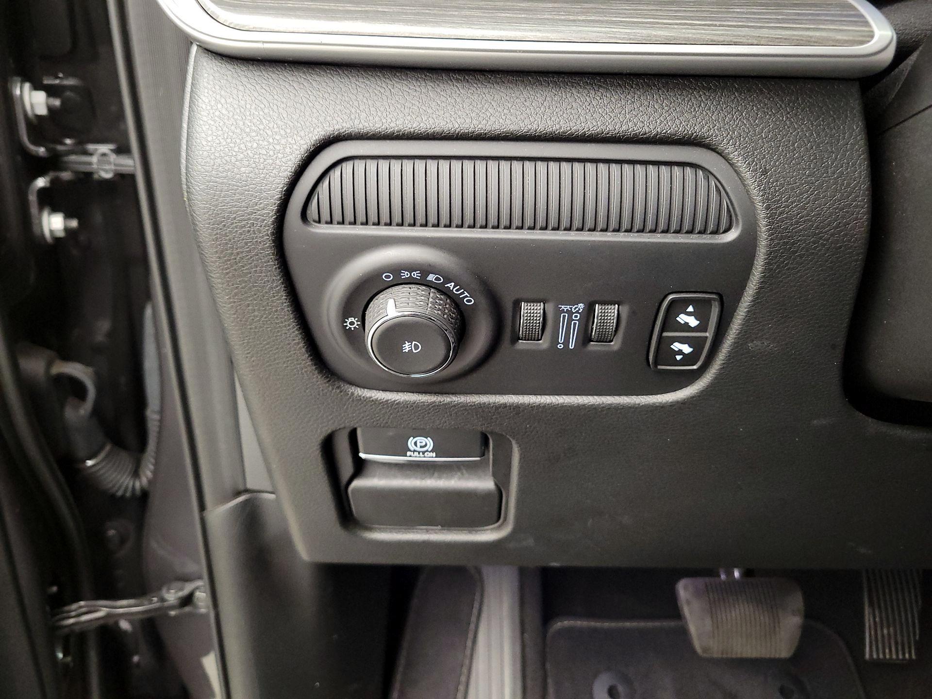 Thumbnail: 2024 Jeep Wagoneer - 13