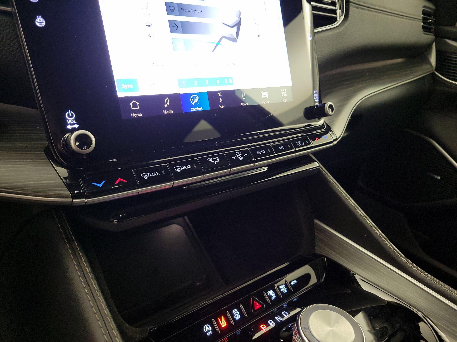 Thumbnail: 2024 Jeep Wagoneer - 16