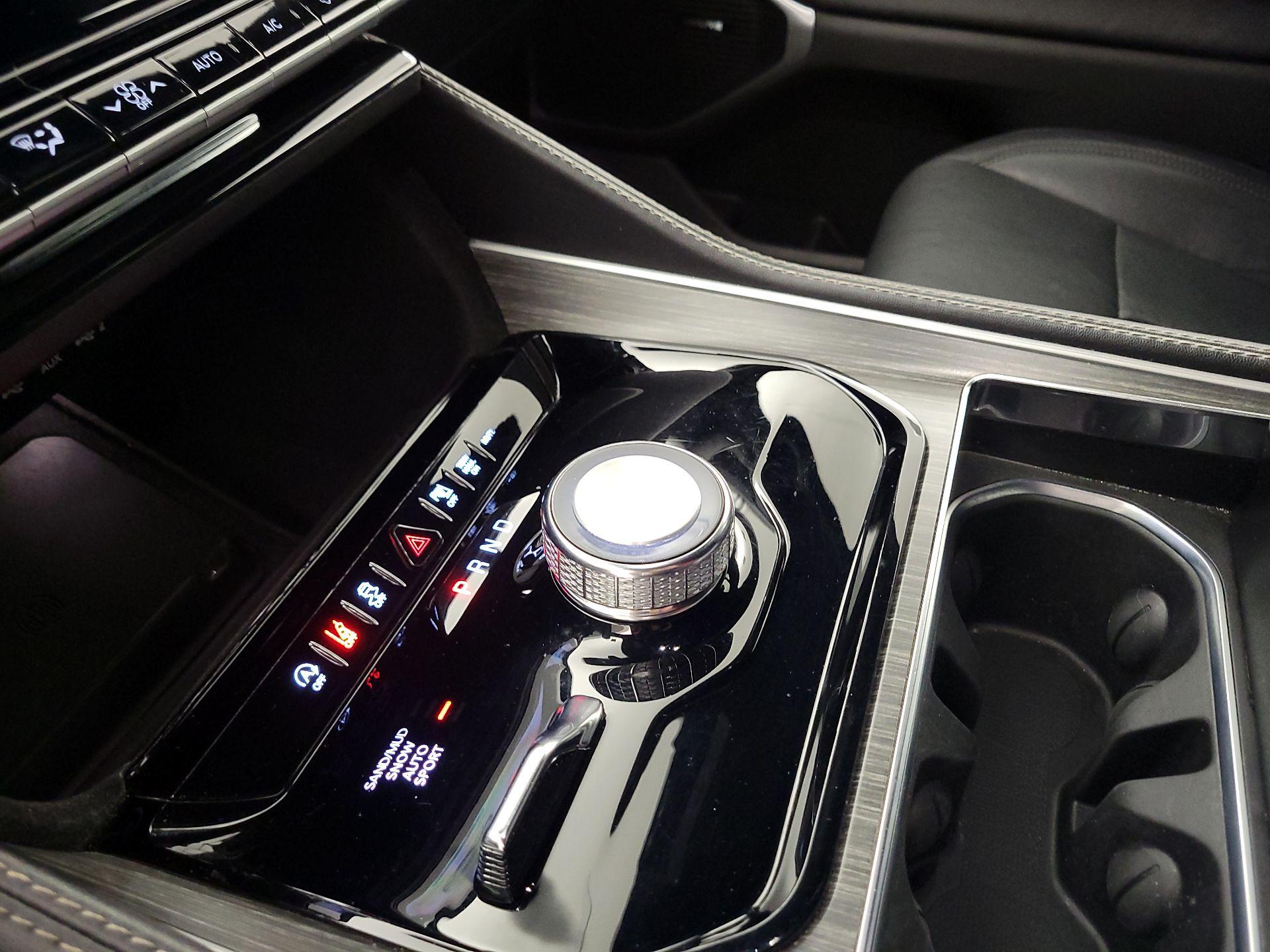 Thumbnail: 2024 Jeep Wagoneer - 17