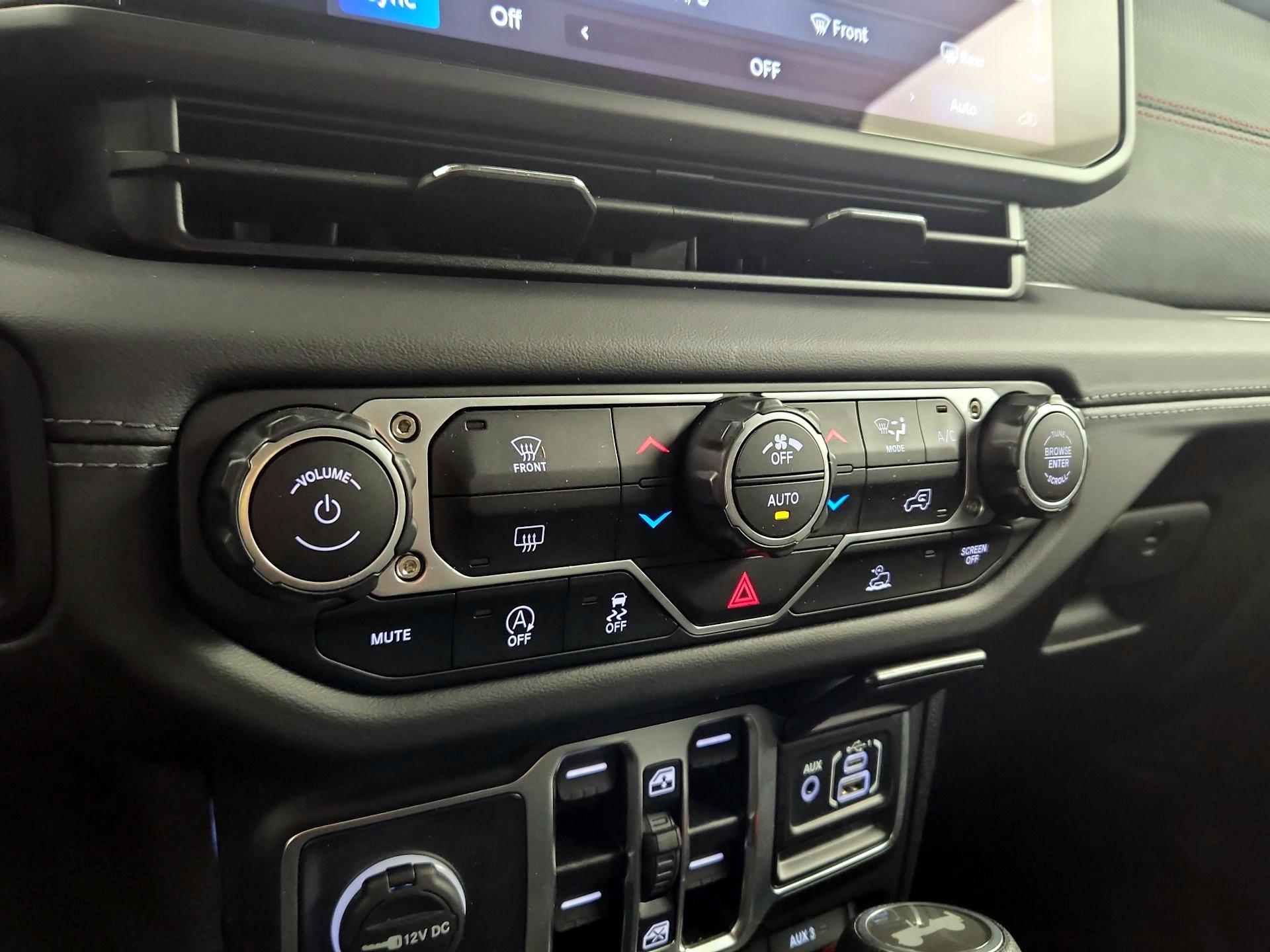 Thumbnail: 2025 Jeep Wrangler - 14