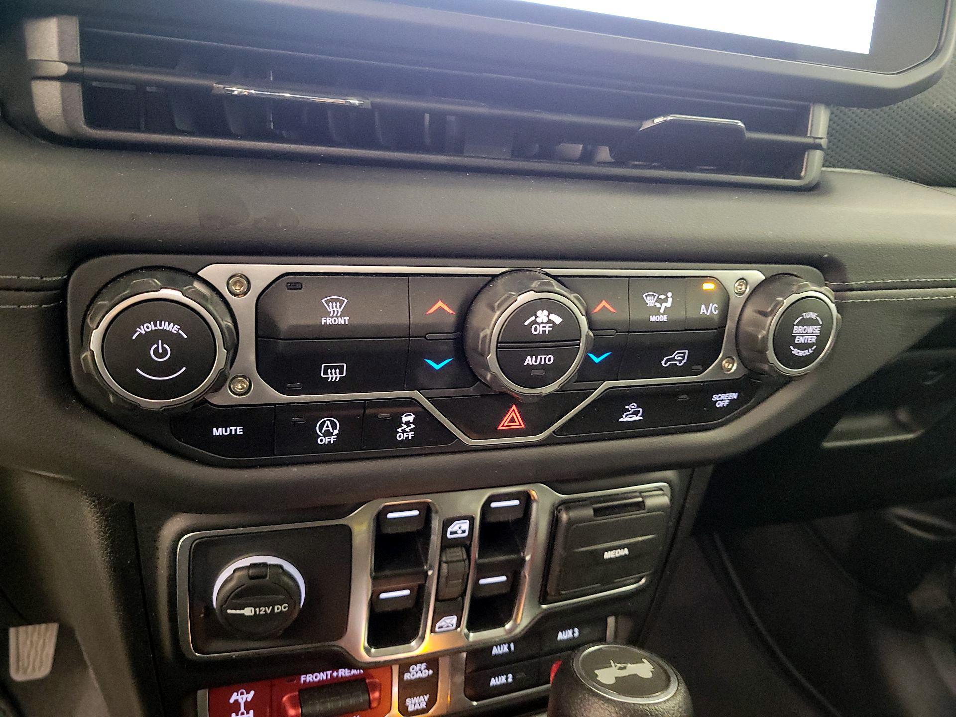 Thumbnail: 2025 Jeep Wrangler - 16