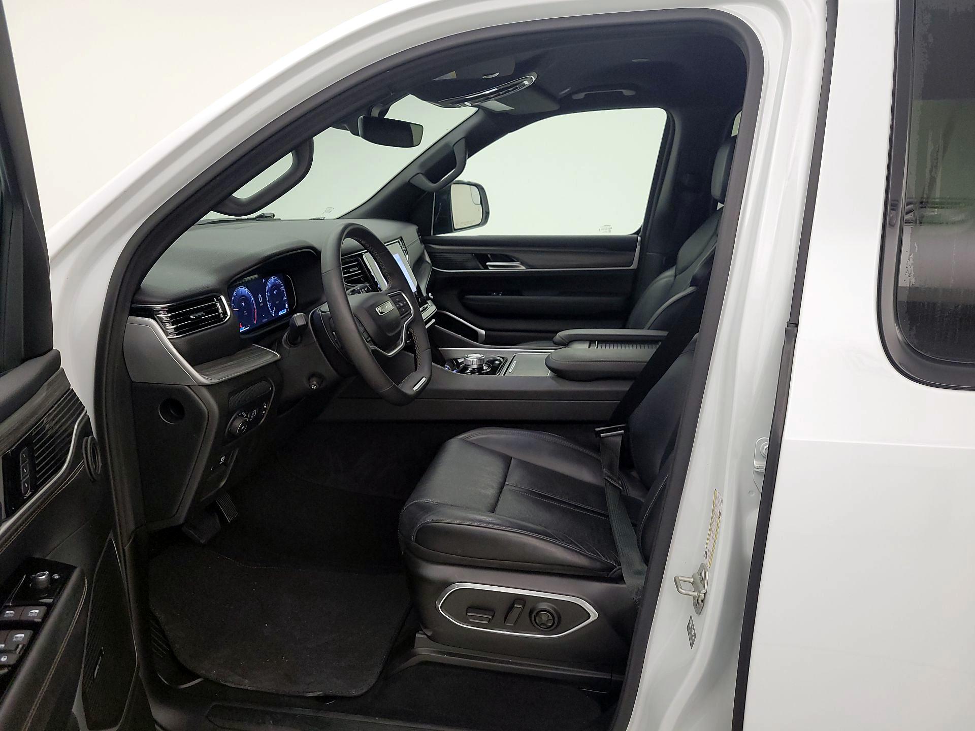 Thumbnail: 2024 Jeep Wagoneer - 11