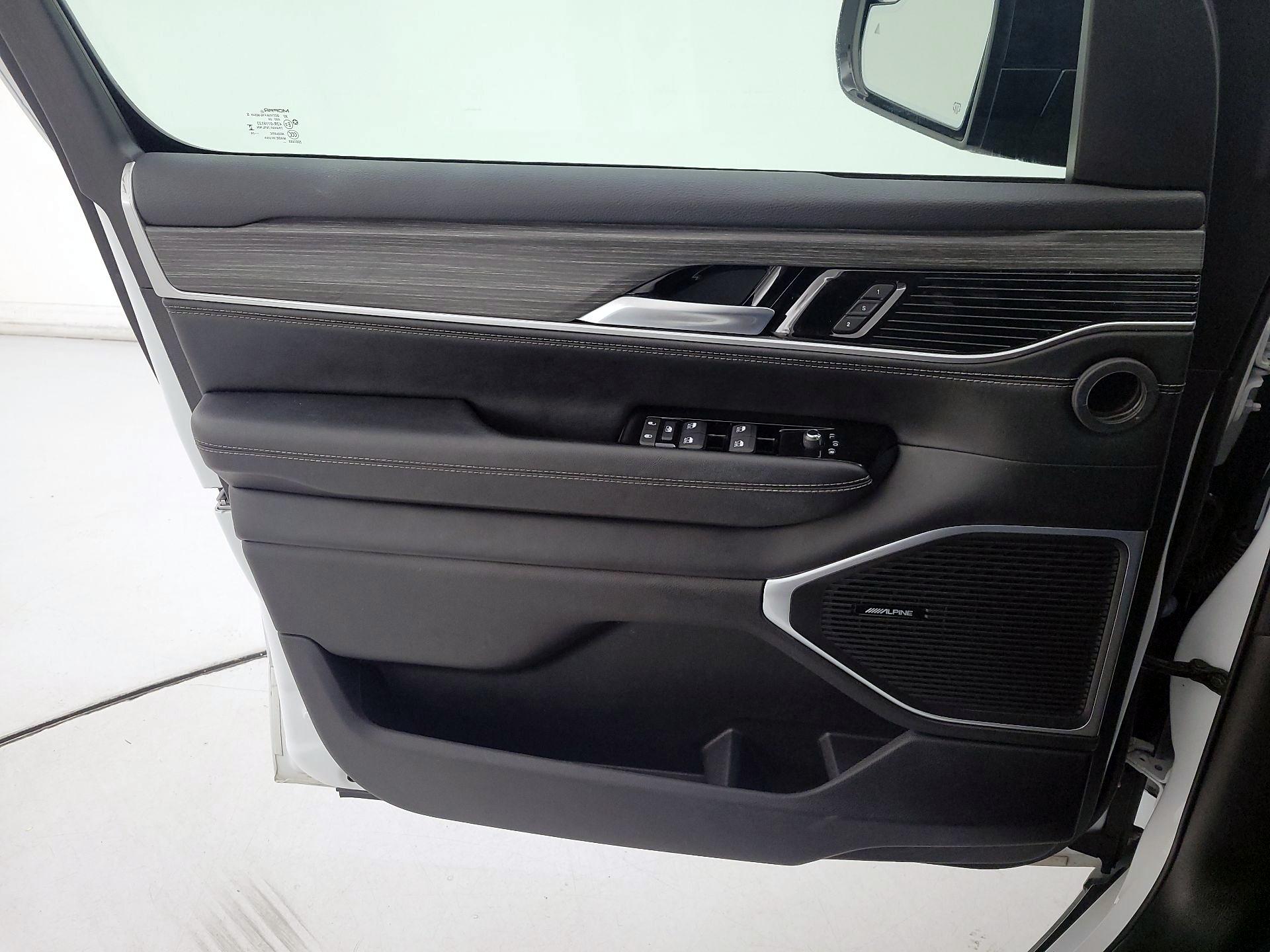 Thumbnail: 2024 Jeep Wagoneer - 12