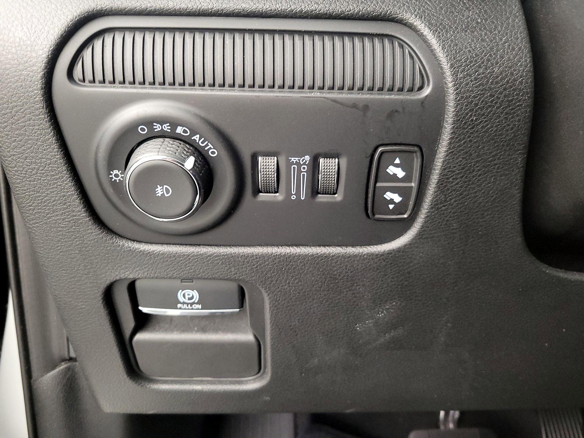 Thumbnail: 2024 Jeep Wagoneer - 13