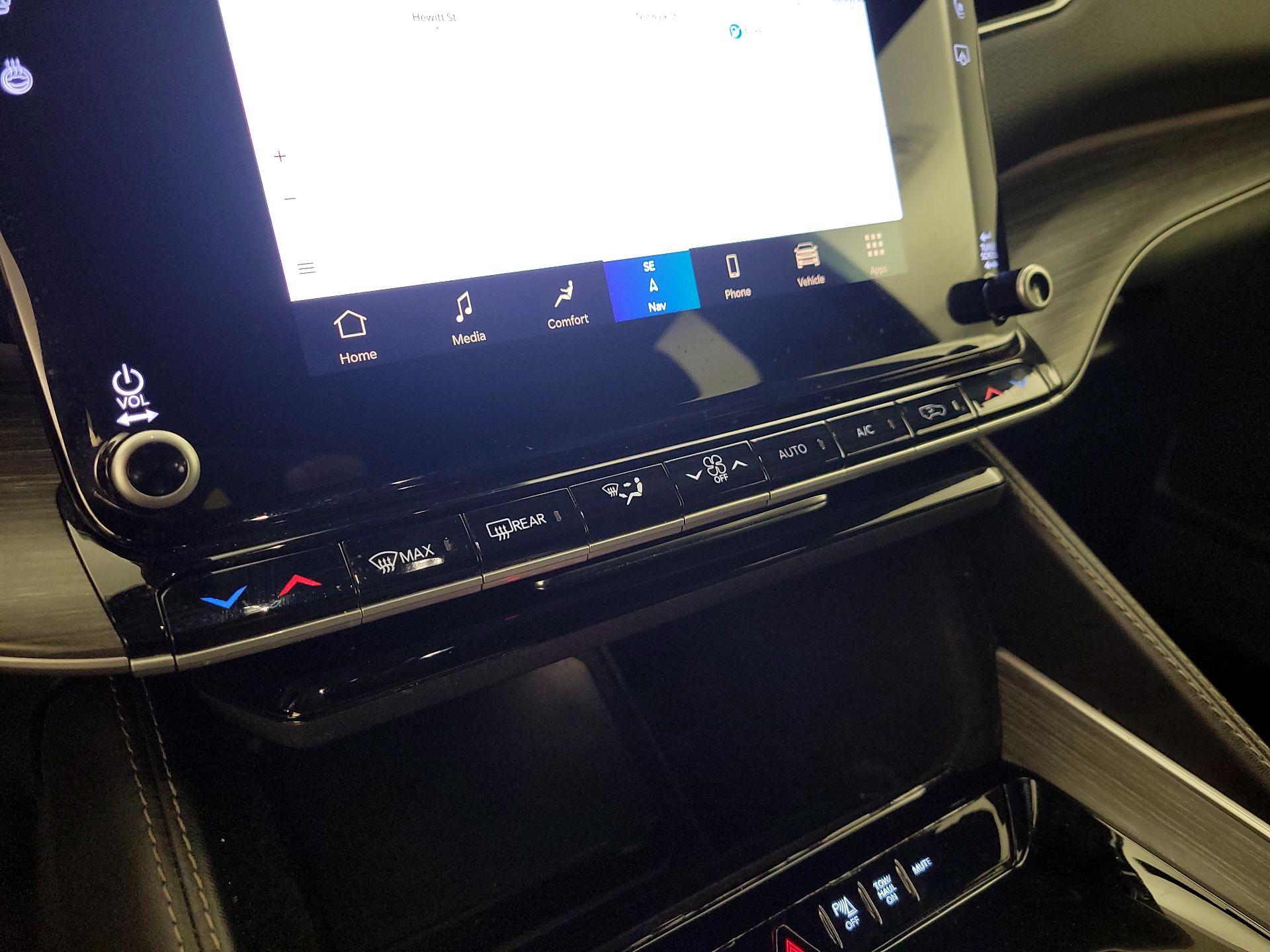 Thumbnail: 2024 Jeep Wagoneer - 17