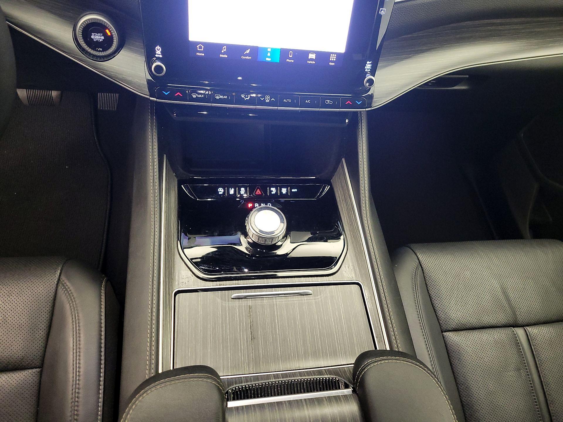 Thumbnail: 2024 Jeep Wagoneer - 18