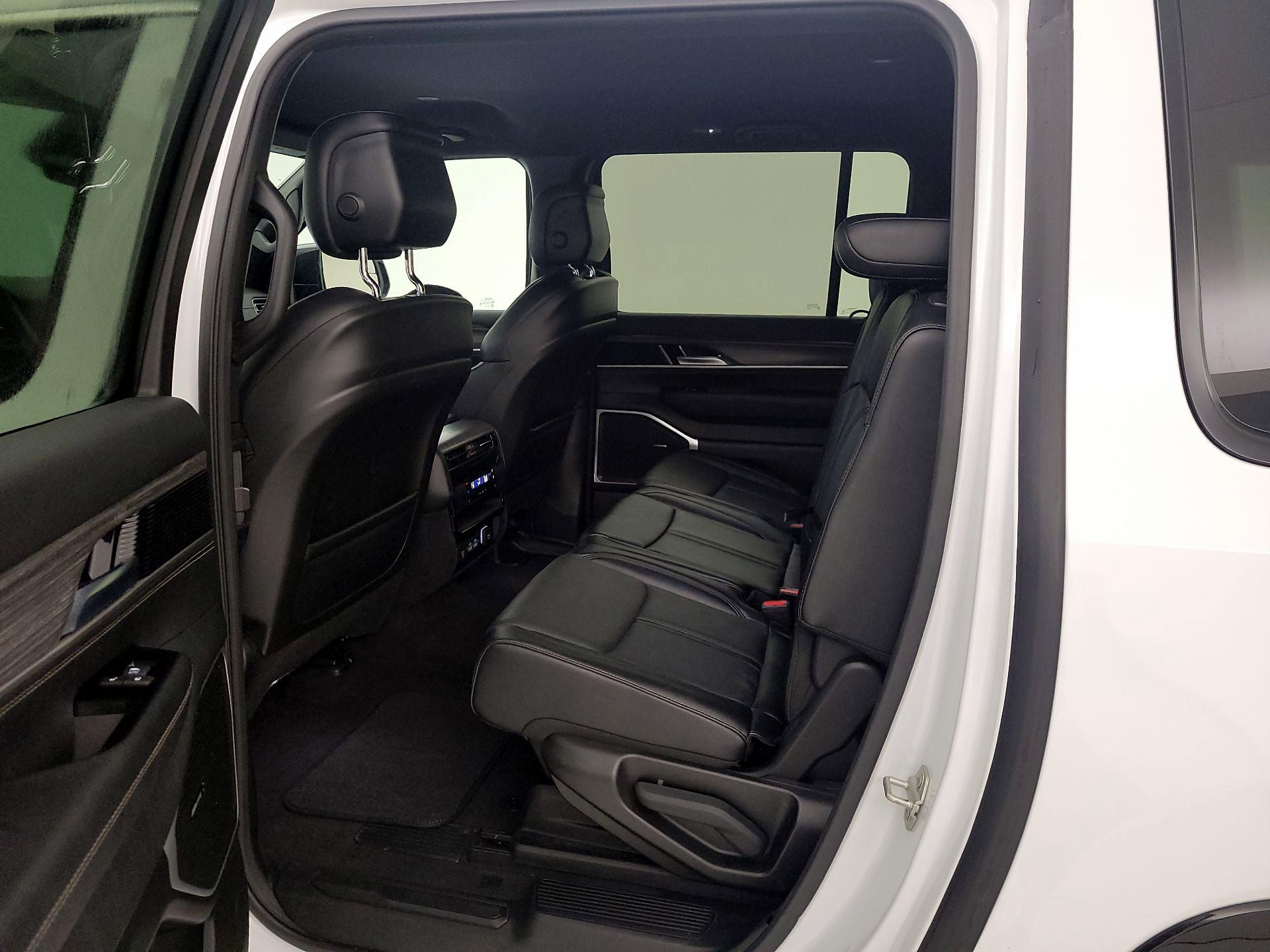 Thumbnail: 2024 Jeep Wagoneer - 20