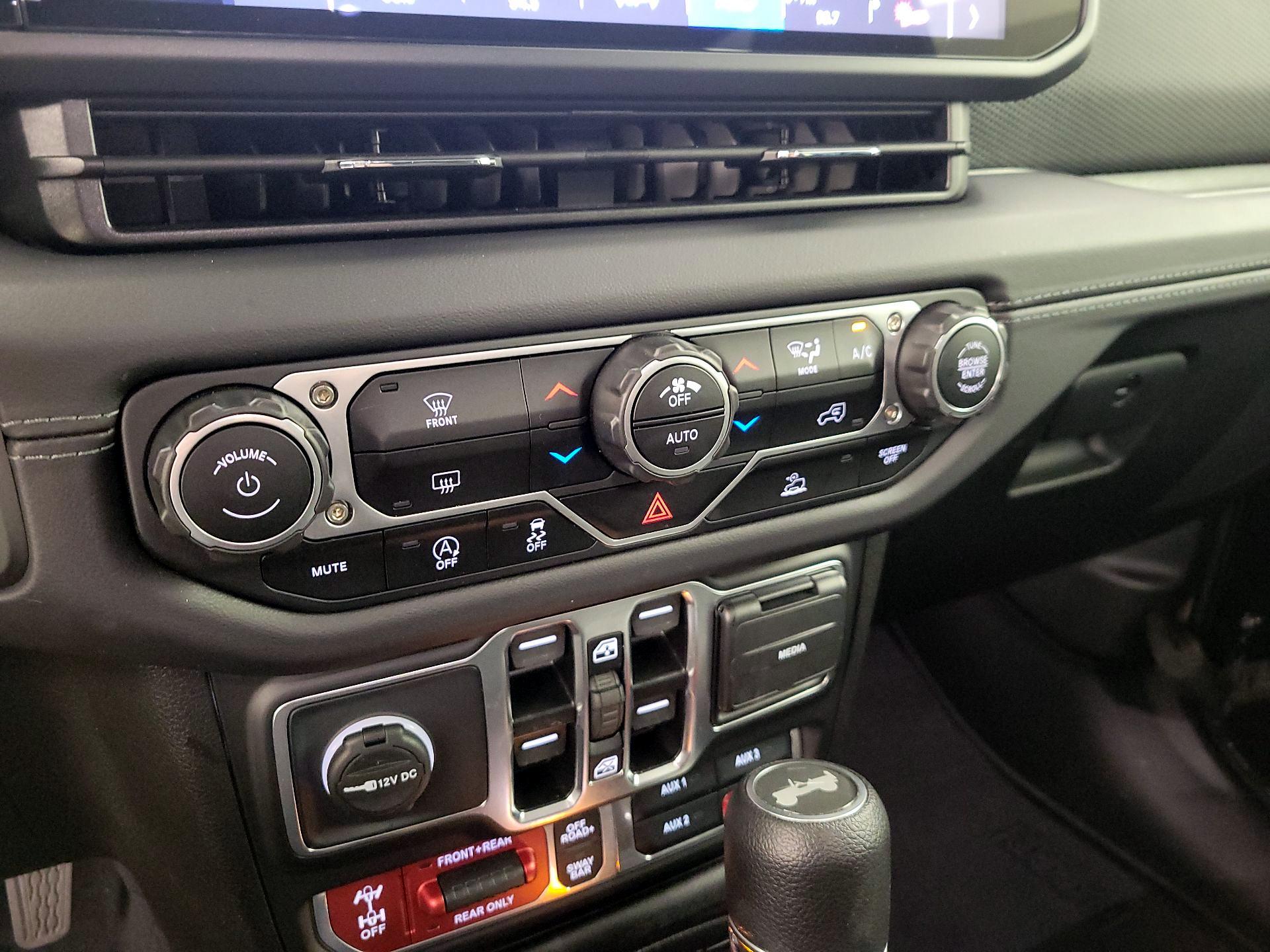 Thumbnail: 2025 Jeep Wrangler - 16