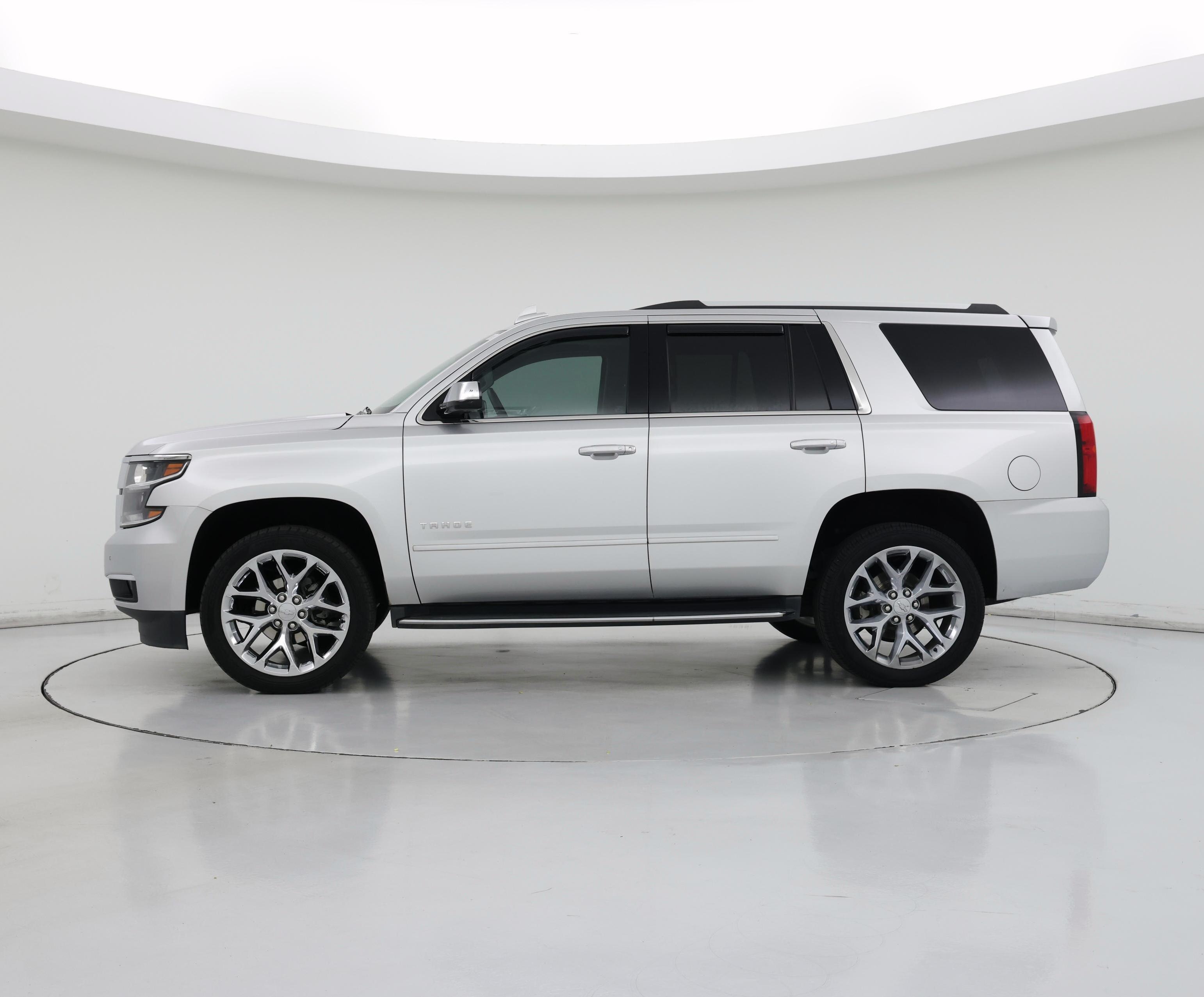 Thumbnail: 2017 Chevrolet Tahoe - 3