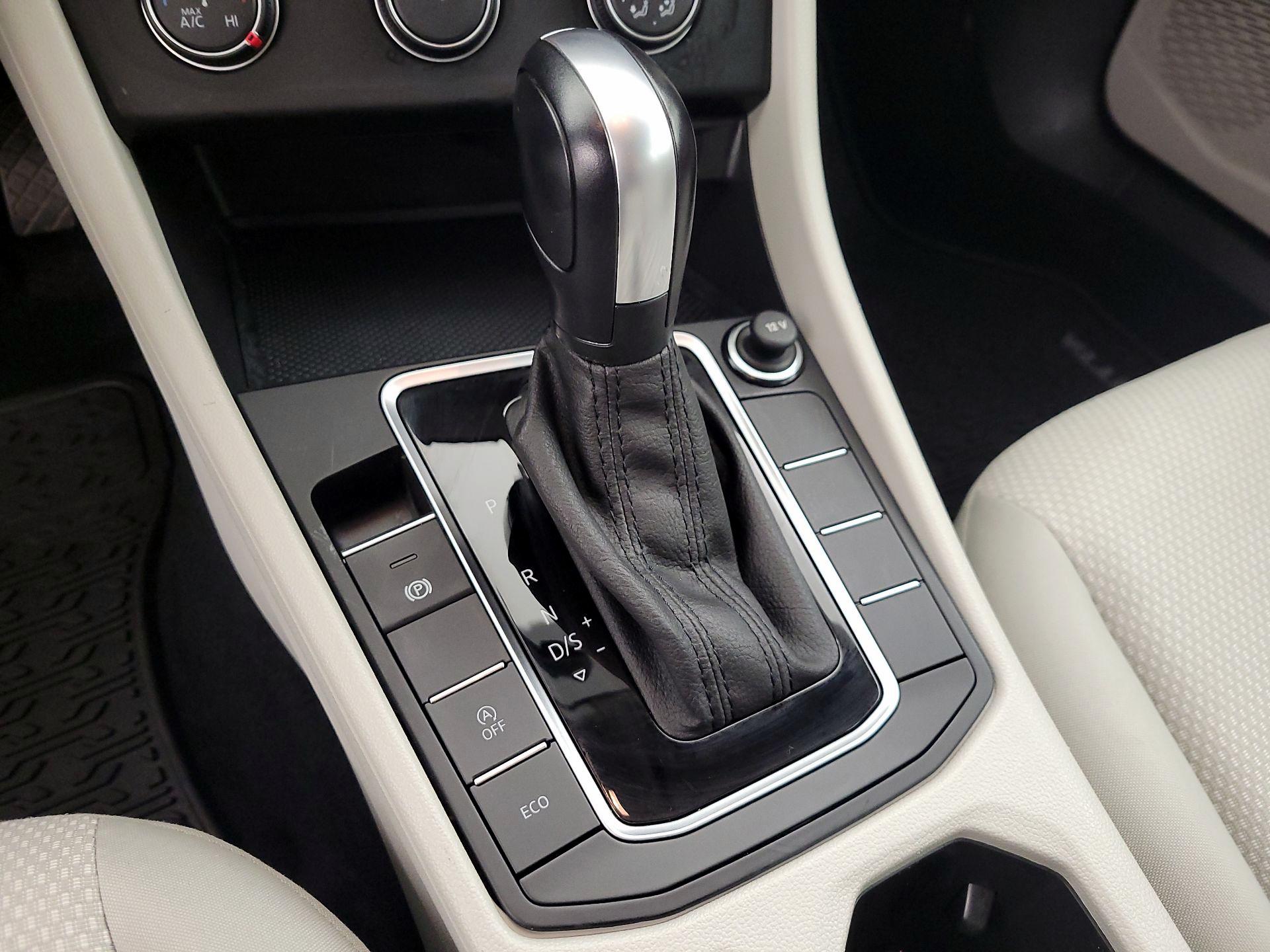 Thumbnail: 2021 Volkswagen Jetta - 17