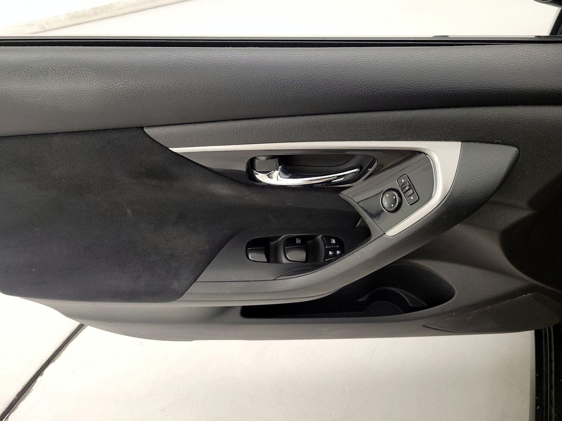 Thumbnail: 2014 Nissan Altima - 12