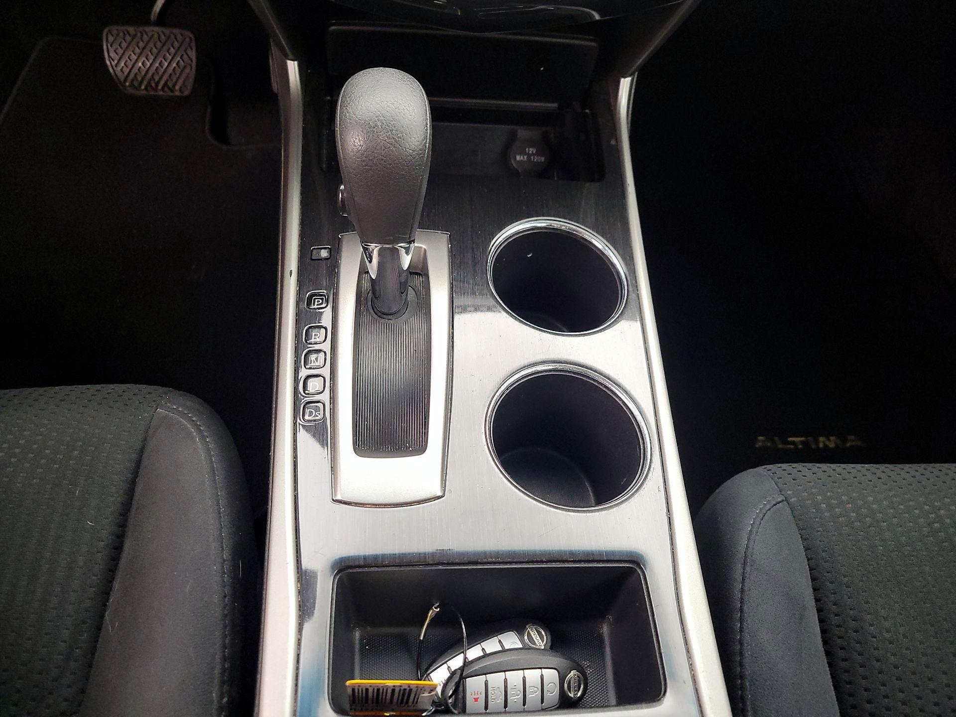 Thumbnail: 2014 Nissan Altima - 16