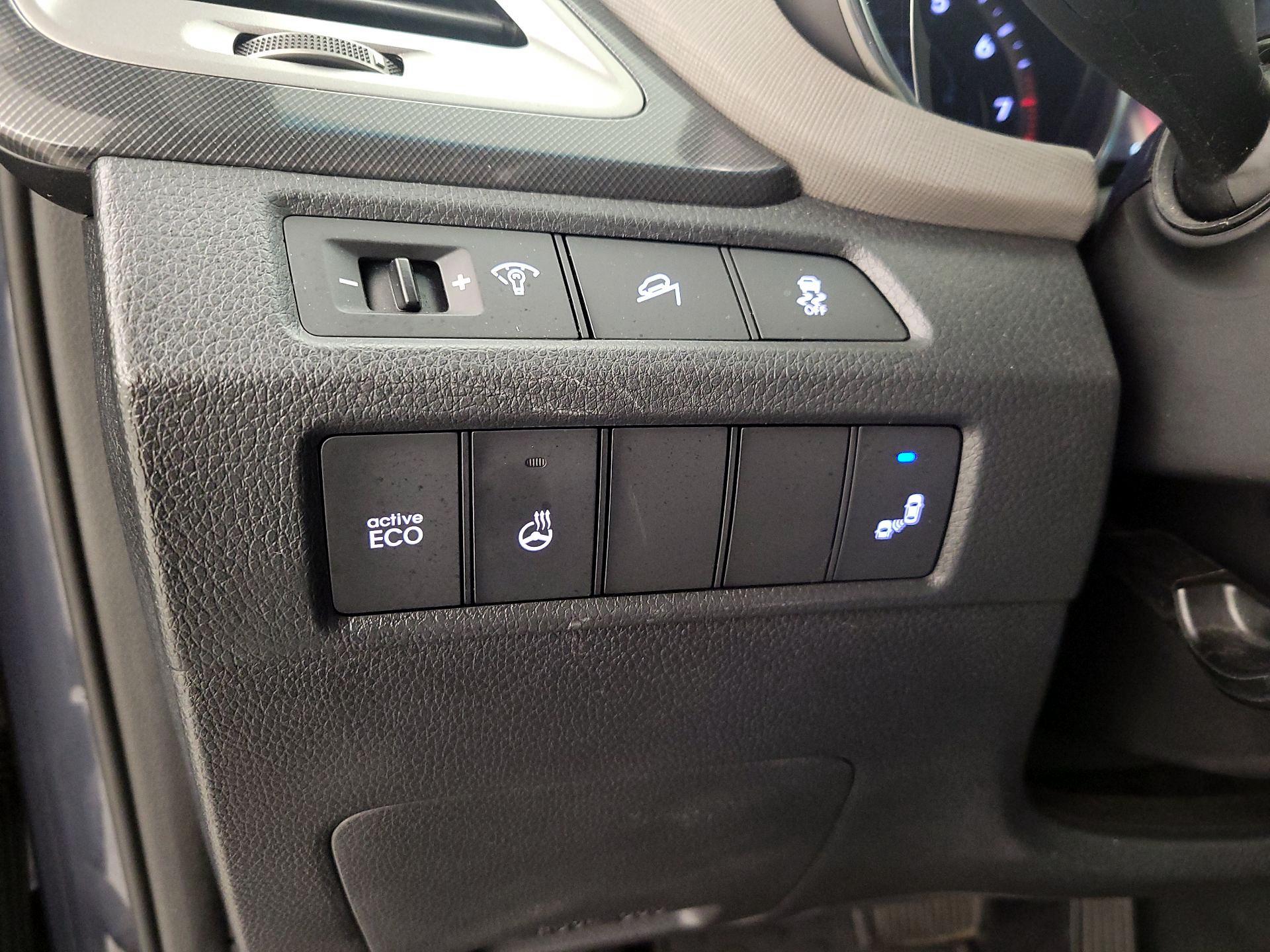 Thumbnail: 2015 Hyundai Santa Fe - 13