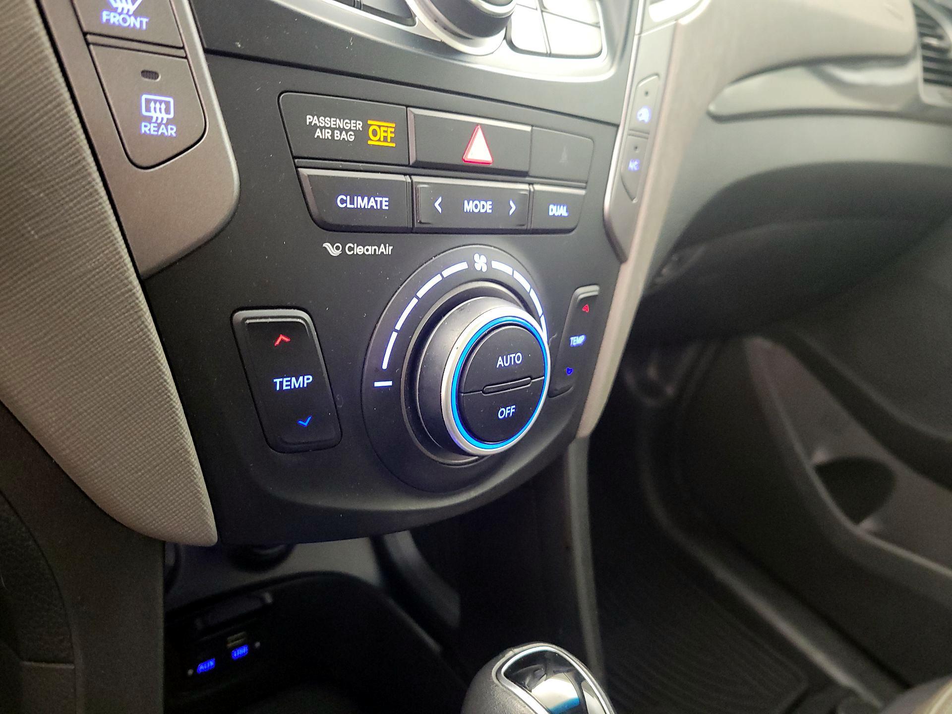 Thumbnail: 2015 Hyundai Santa Fe - 17